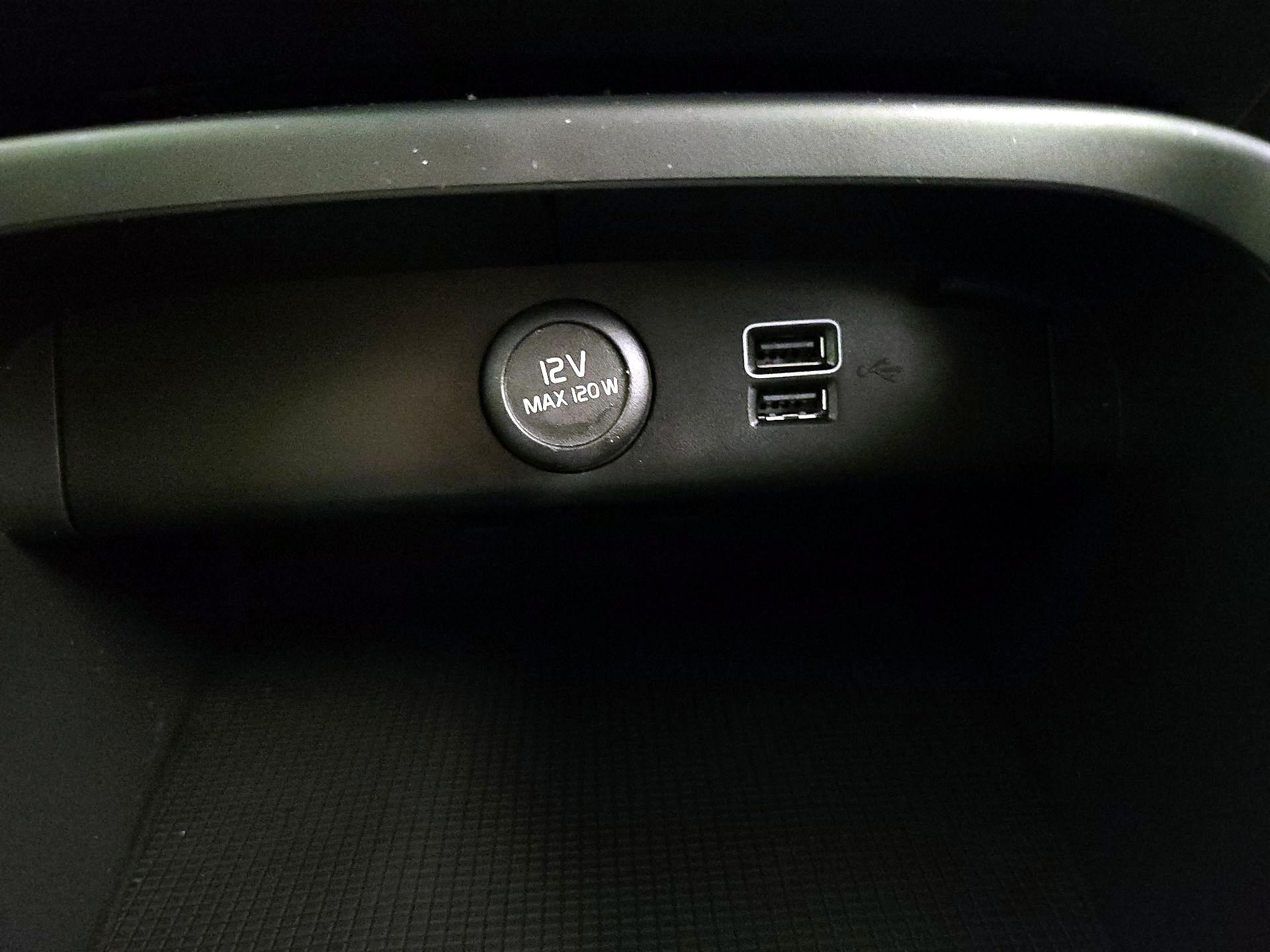 Thumbnail: 2019 Volvo XC40 - 19