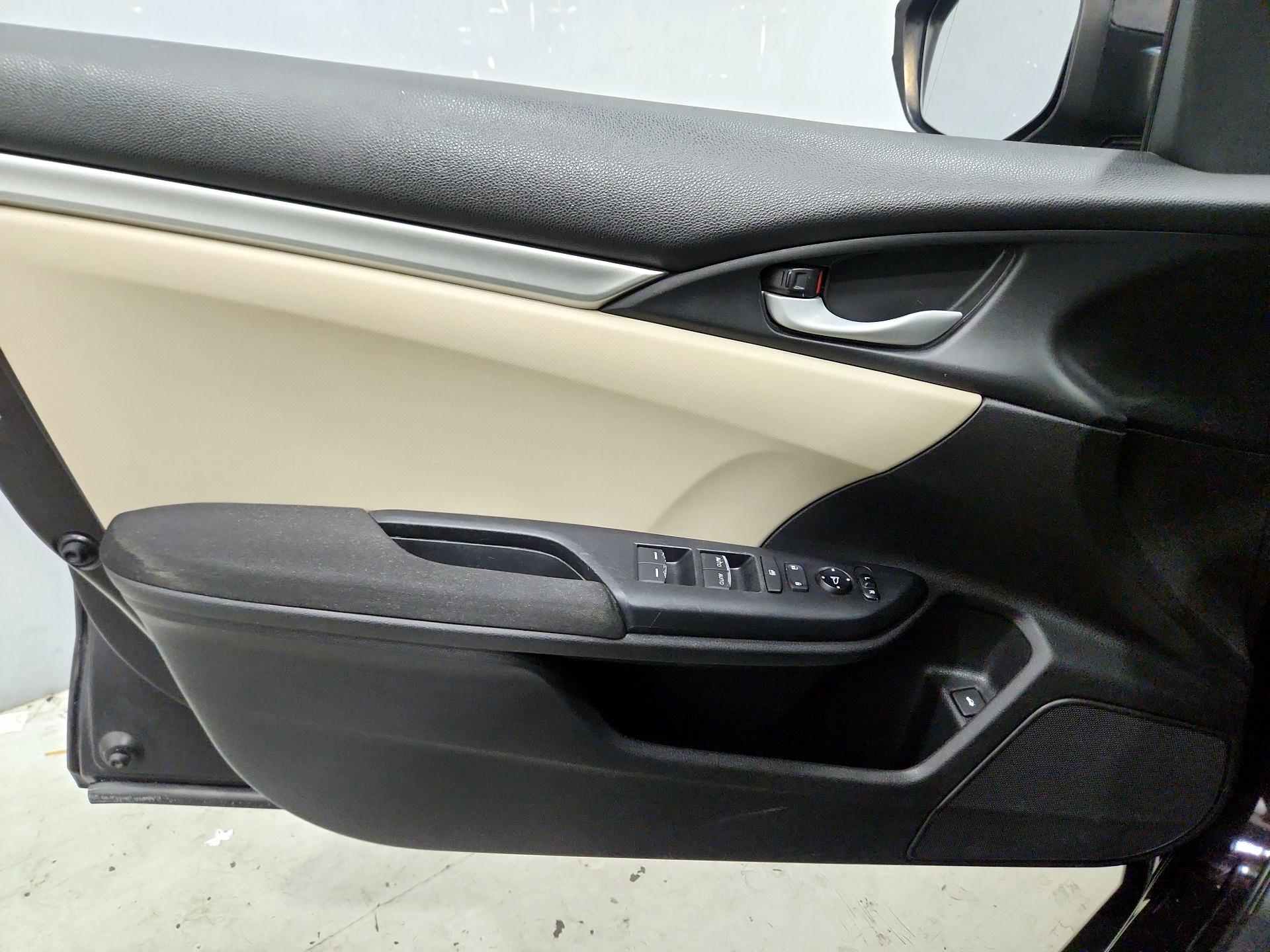 Thumbnail: 2016 Honda Civic - 12