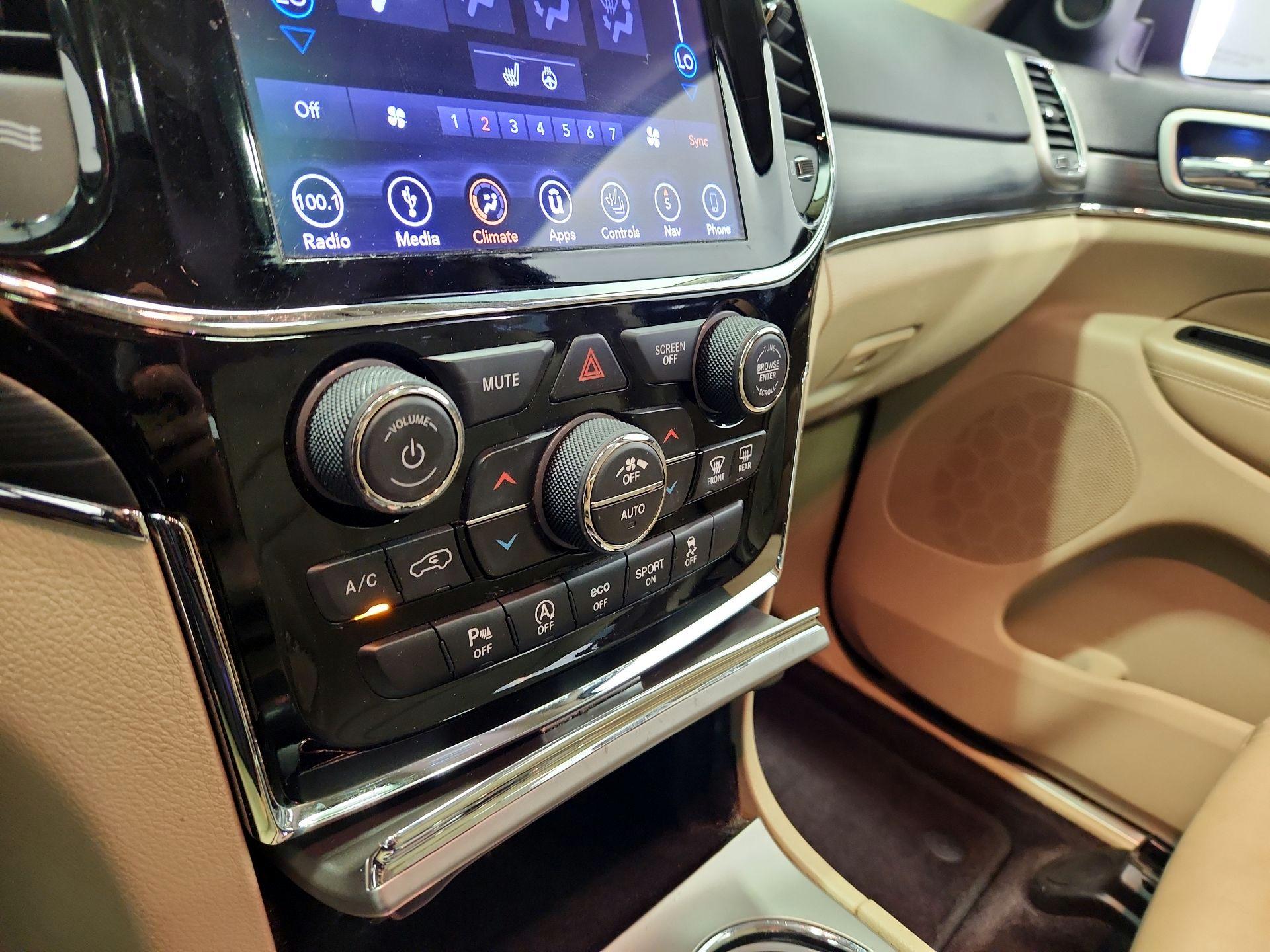 Thumbnail: 2019 Jeep Grand Cherokee - 17