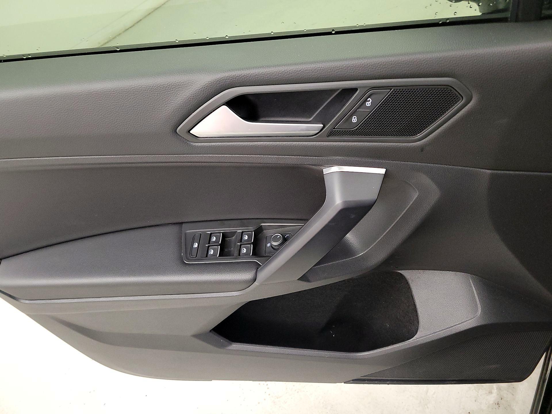 Thumbnail: 2021 Volkswagen Tiguan - 12