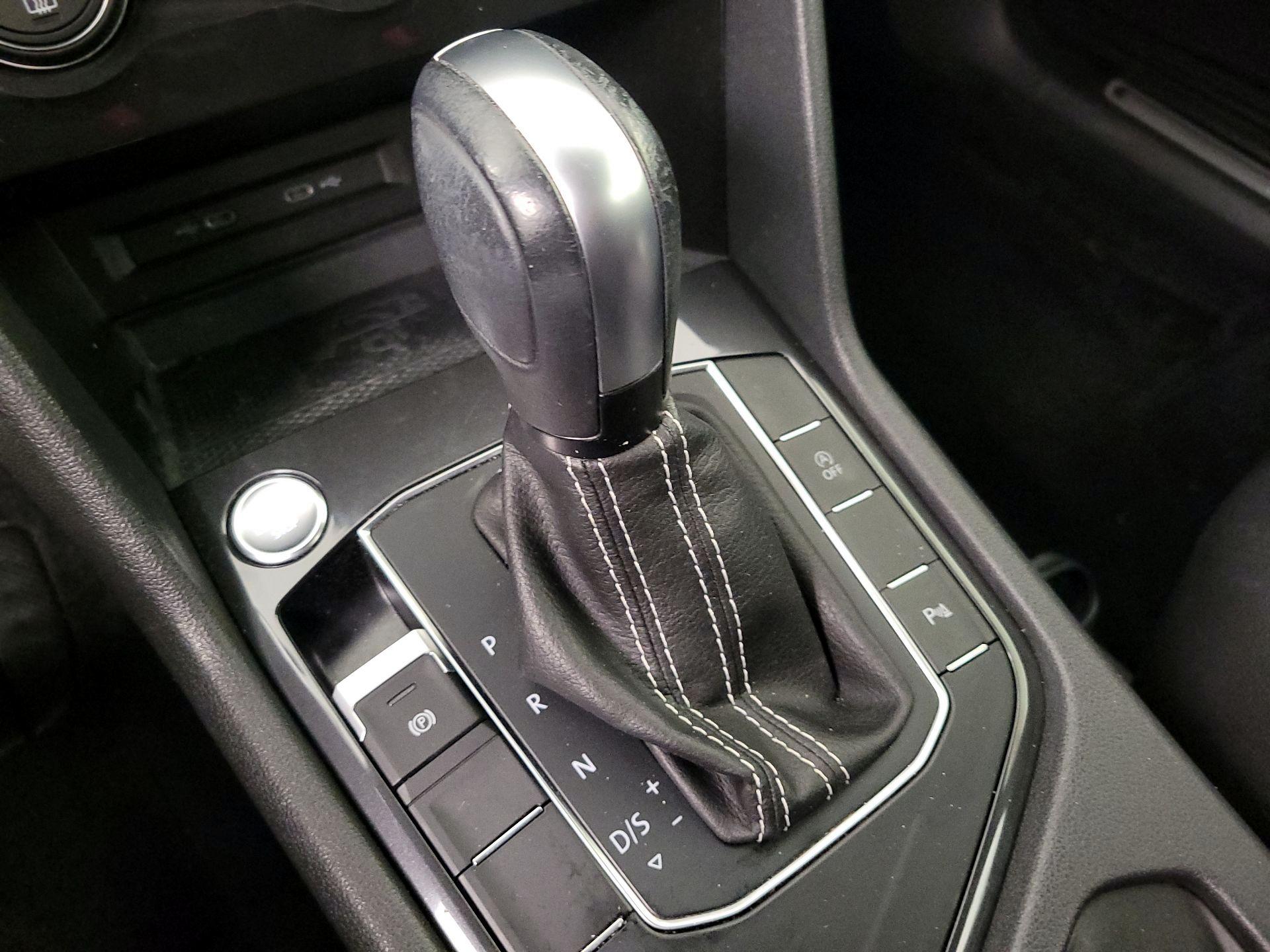 Thumbnail: 2021 Volkswagen Tiguan - 17