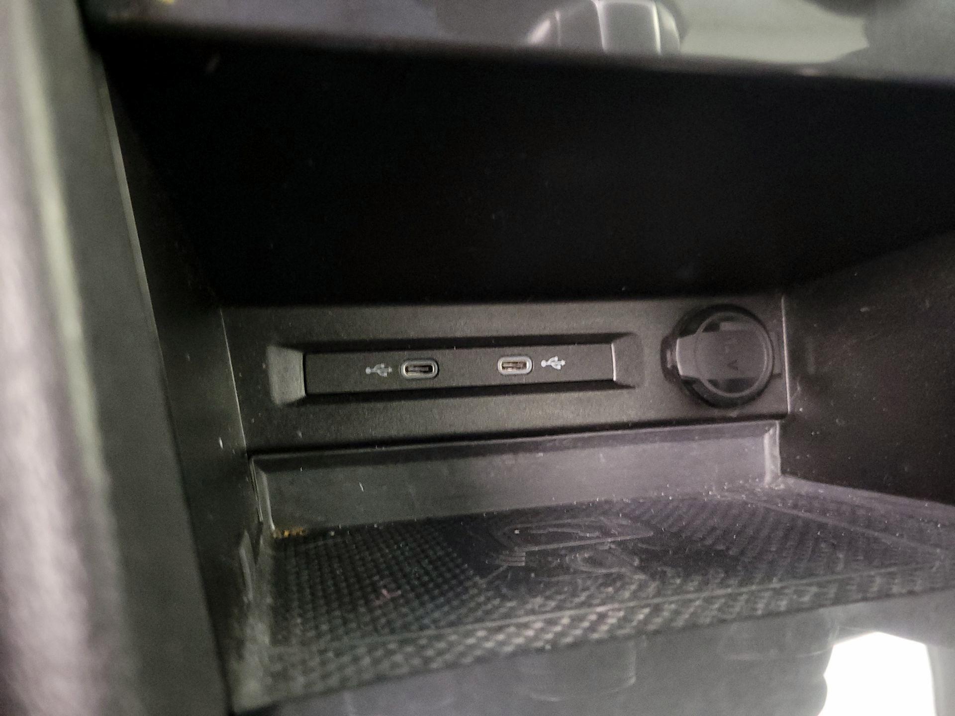 Thumbnail: 2021 Volkswagen Tiguan - 18