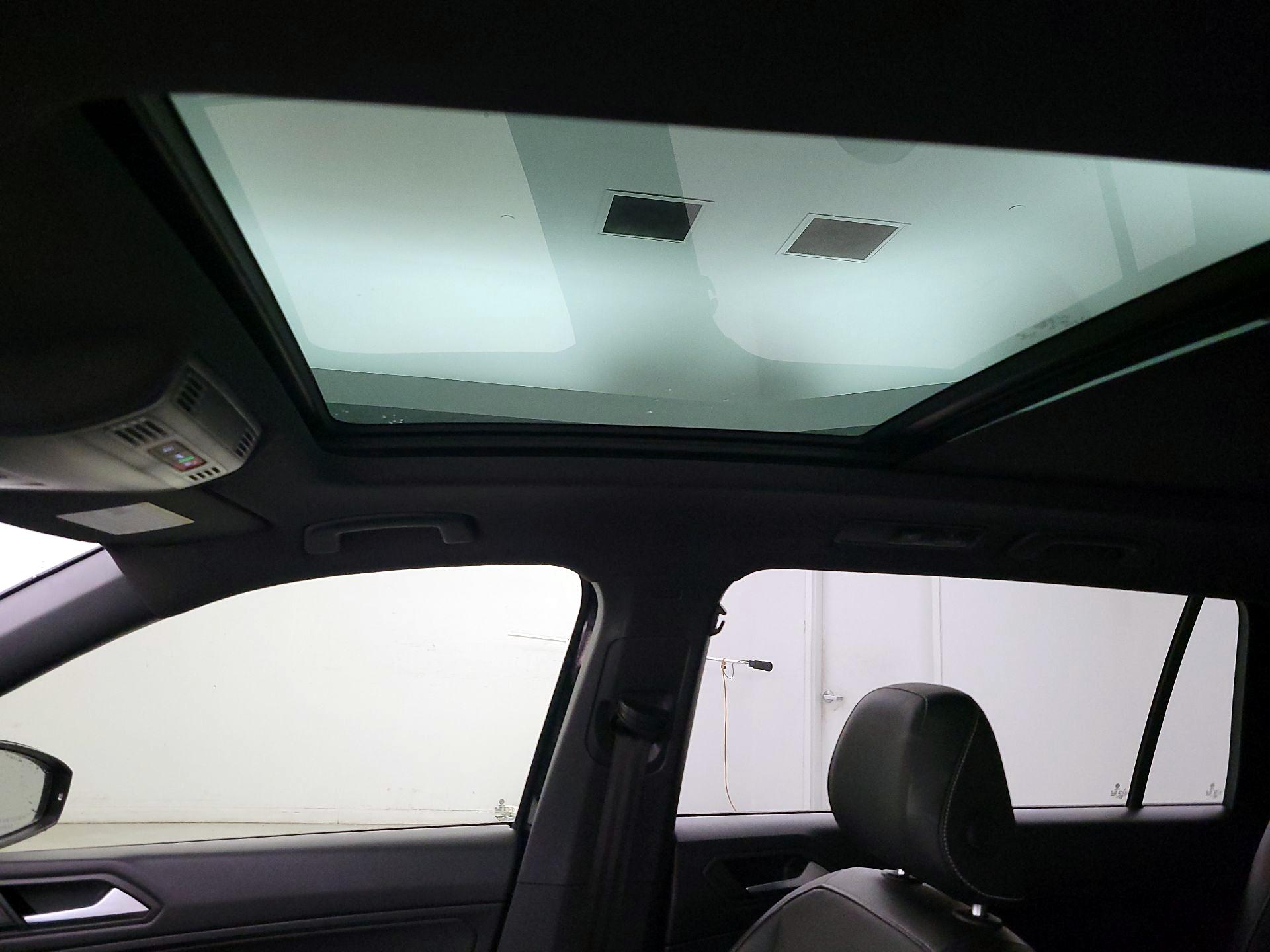 Thumbnail: 2021 Volkswagen Tiguan - 19