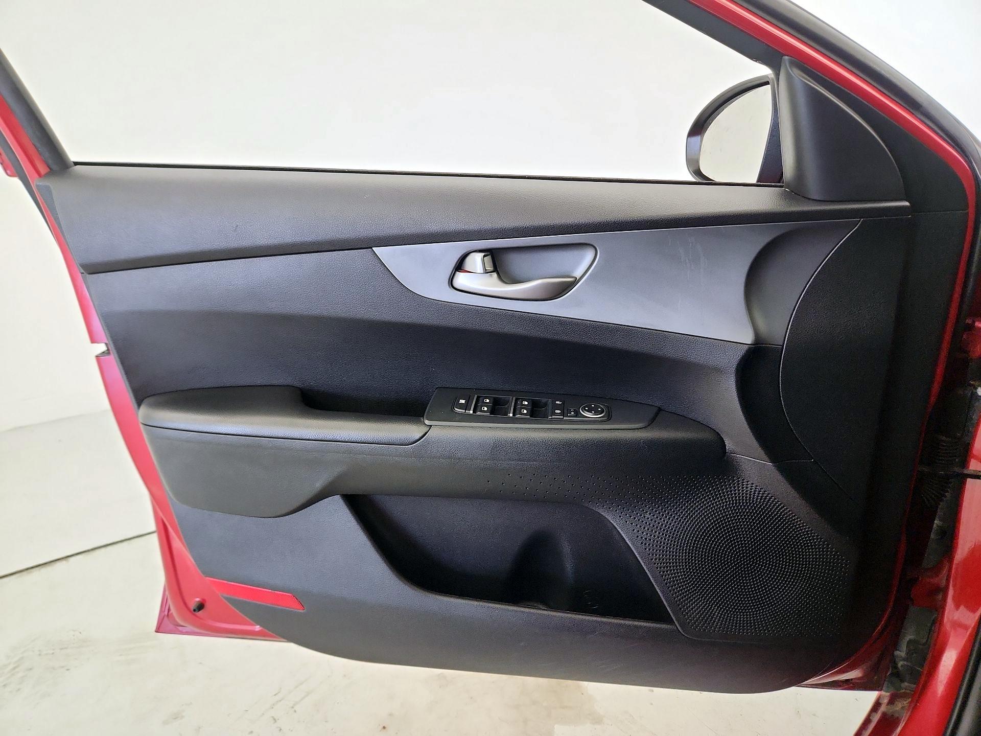 Thumbnail: 2019 Kia Forte - 12
