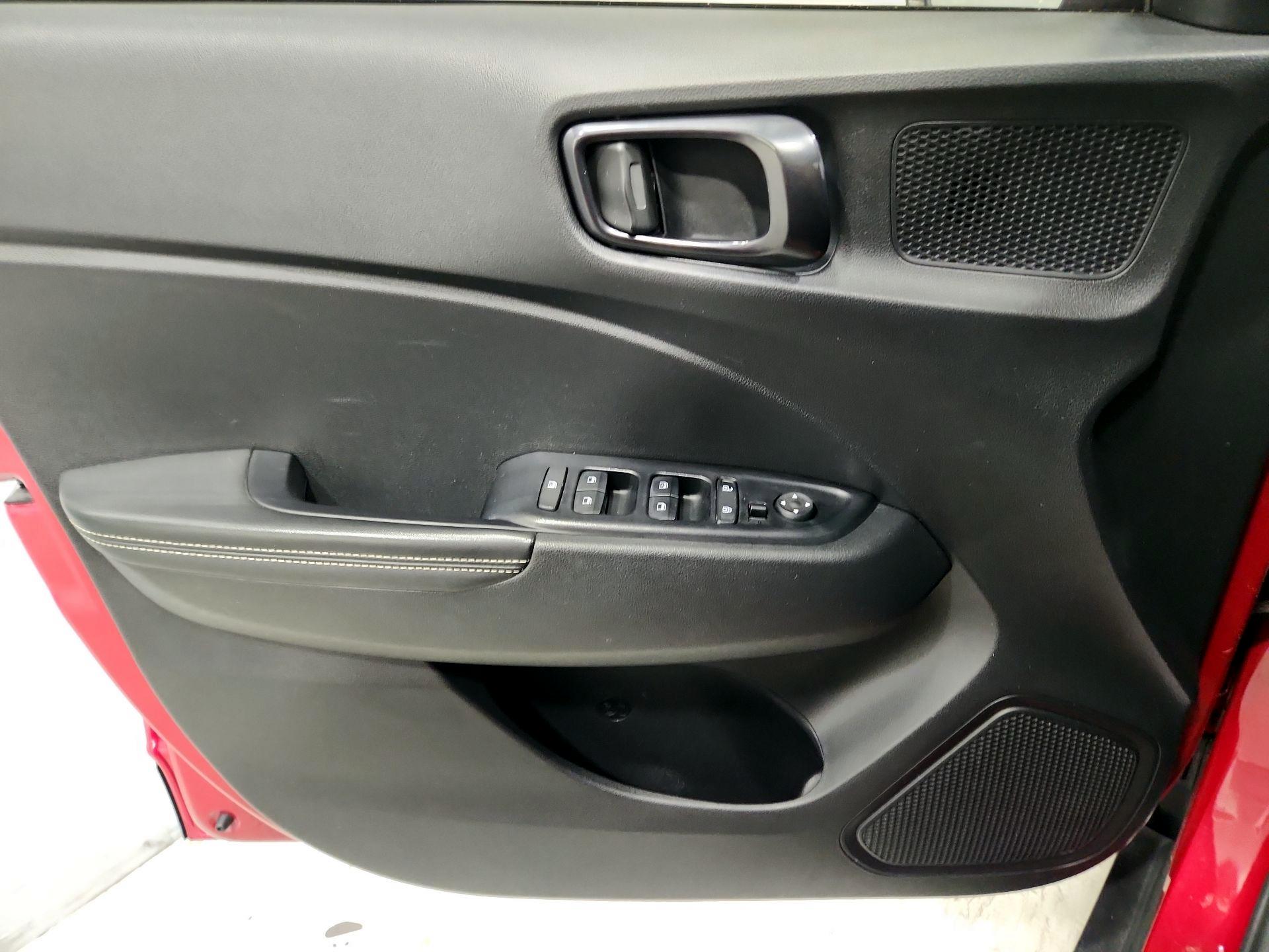 Thumbnail: 2022 Hyundai Venue - 12