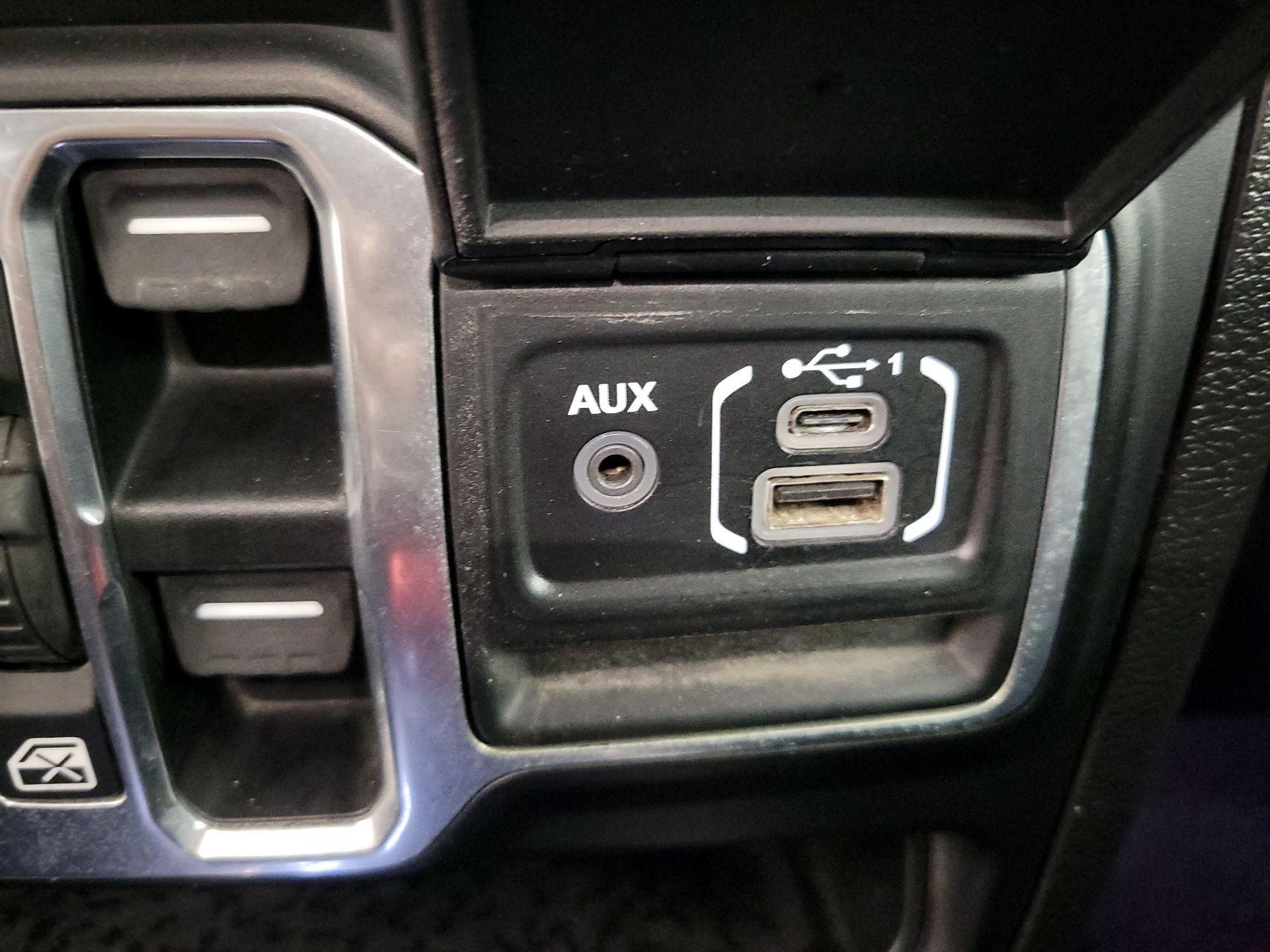 Thumbnail: 2020 Jeep Gladiator - 18