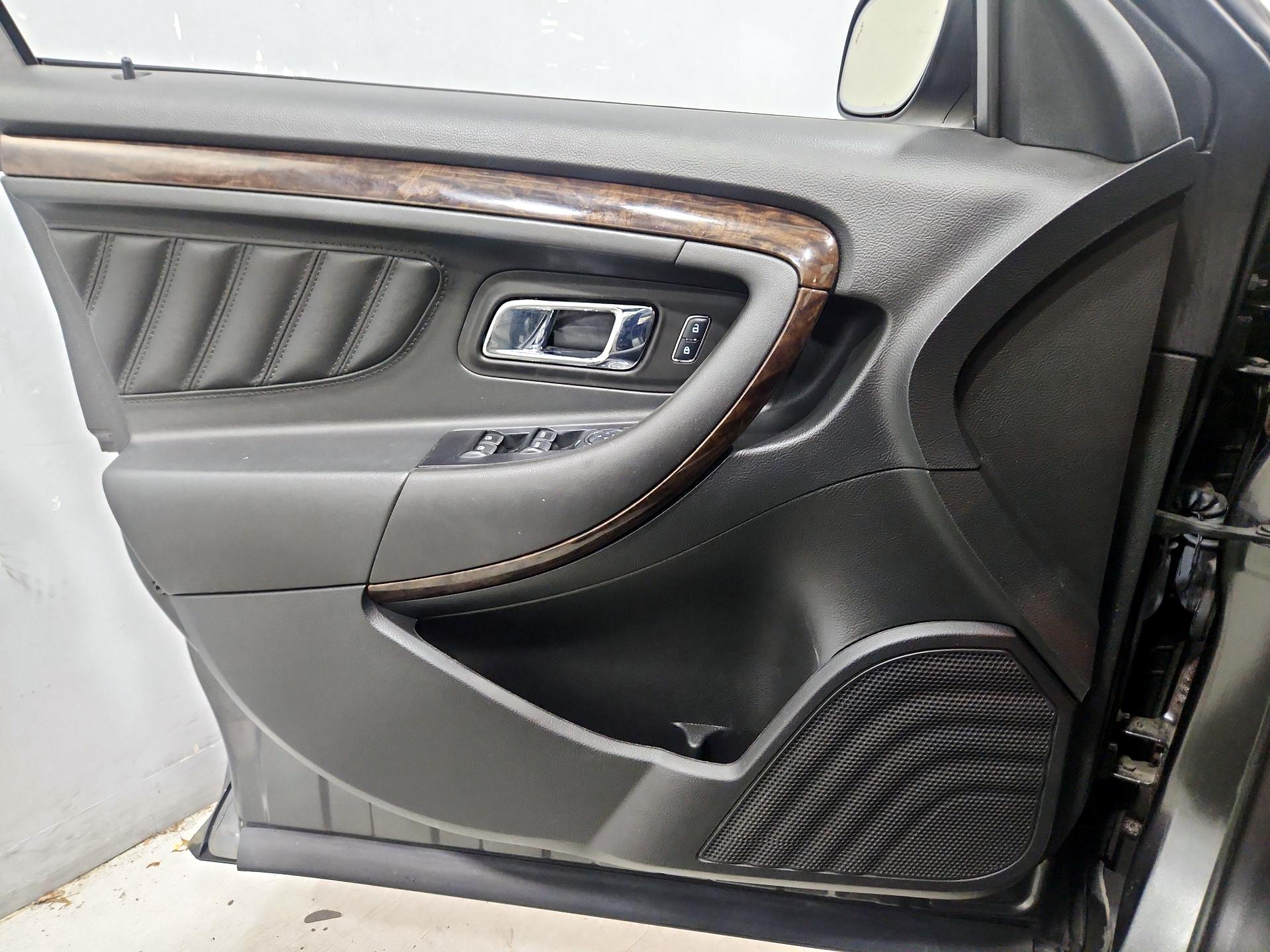 Thumbnail: 2018 Ford Taurus - 12