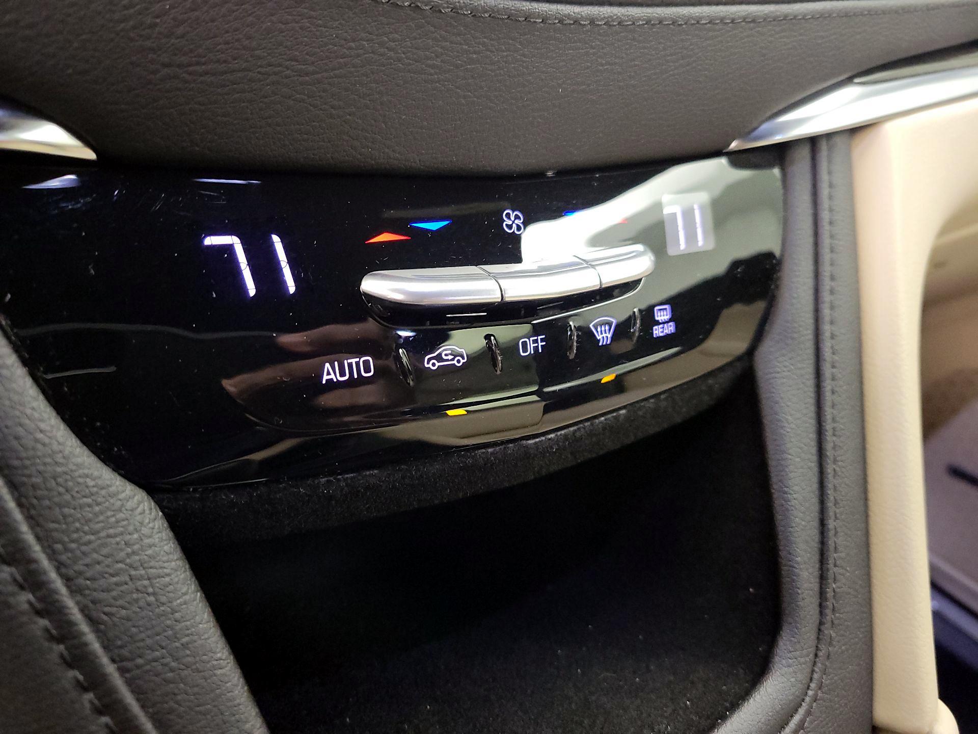 Thumbnail: 2017 Cadillac XT5 - 16