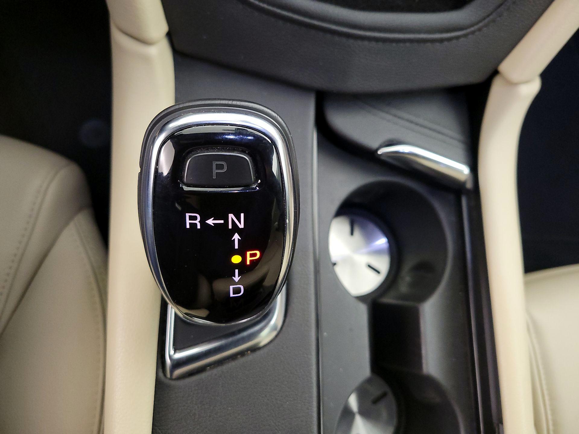 Thumbnail: 2017 Cadillac XT5 - 17