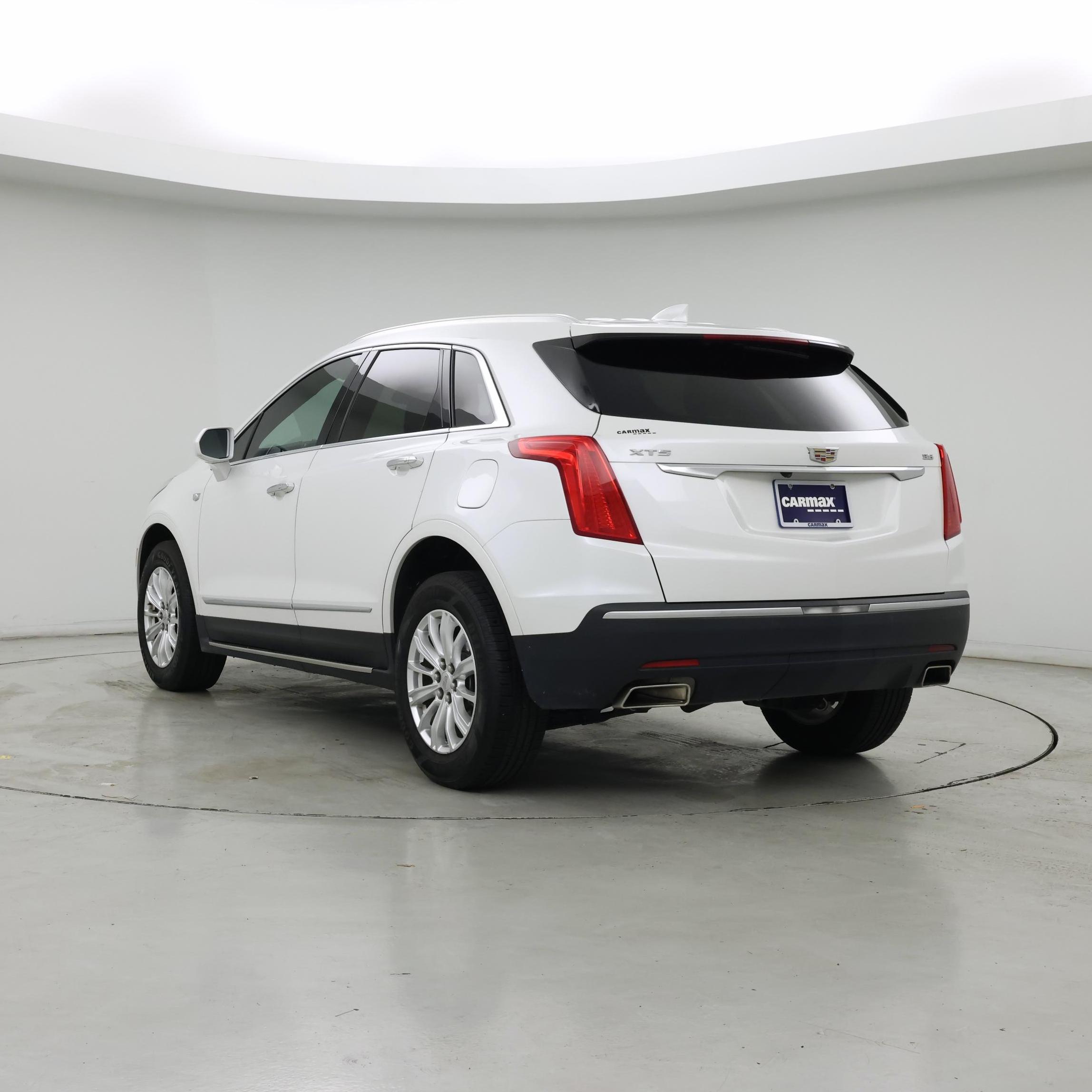 Thumbnail: 2017 Cadillac XT5 - 2