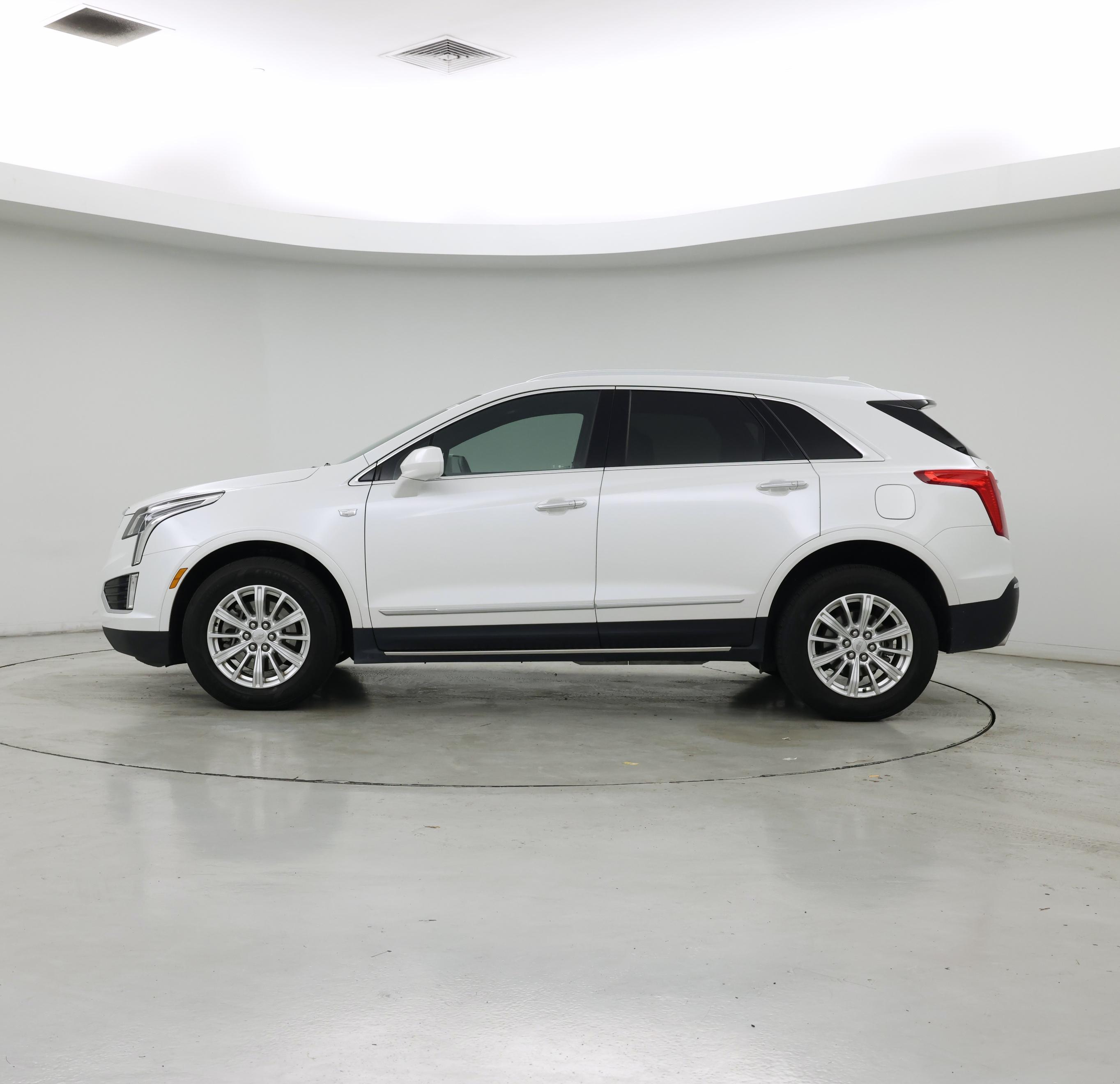 Thumbnail: 2017 Cadillac XT5 - 3
