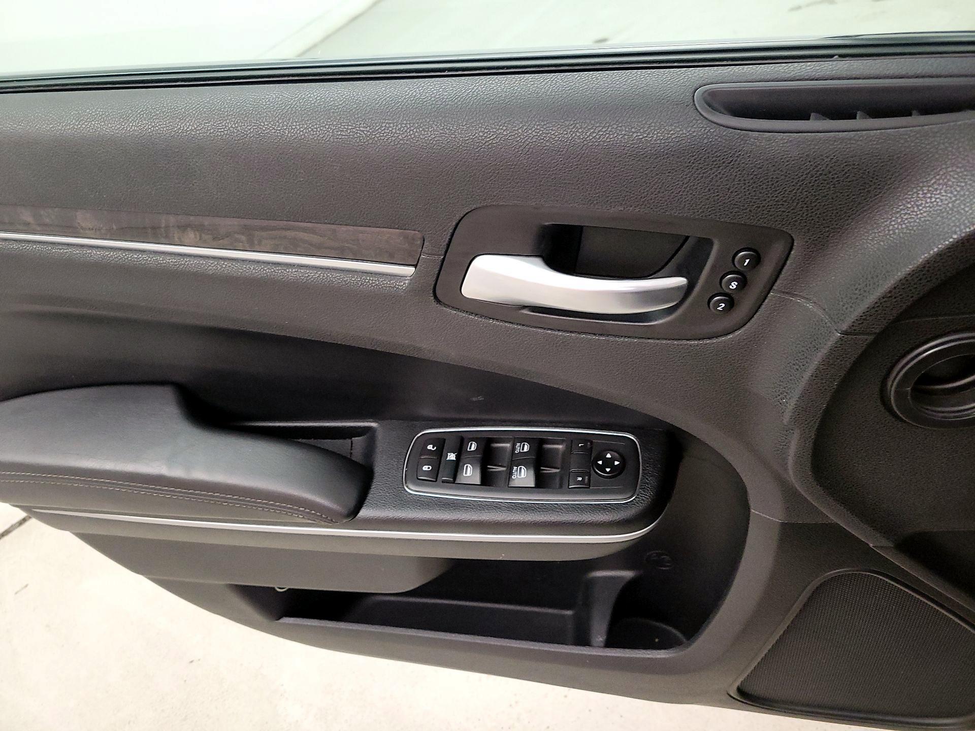 Thumbnail: 2020 Chrysler 300 - 12