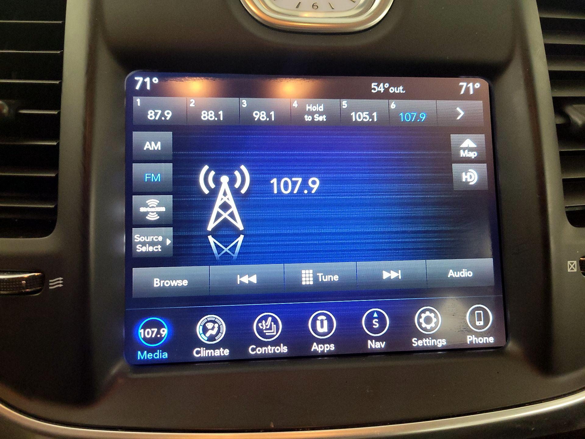 Thumbnail: 2020 Chrysler 300 - 16