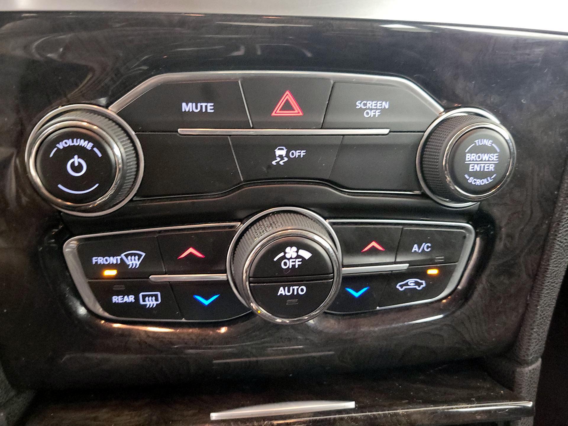 Thumbnail: 2020 Chrysler 300 - 17