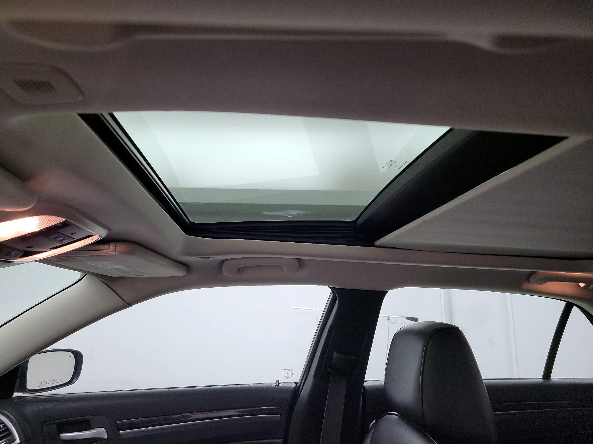 Thumbnail: 2020 Chrysler 300 - 20