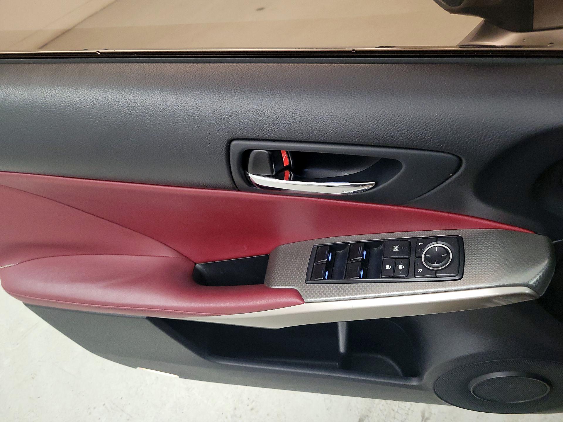 Thumbnail: 2016 Lexus IS - 12