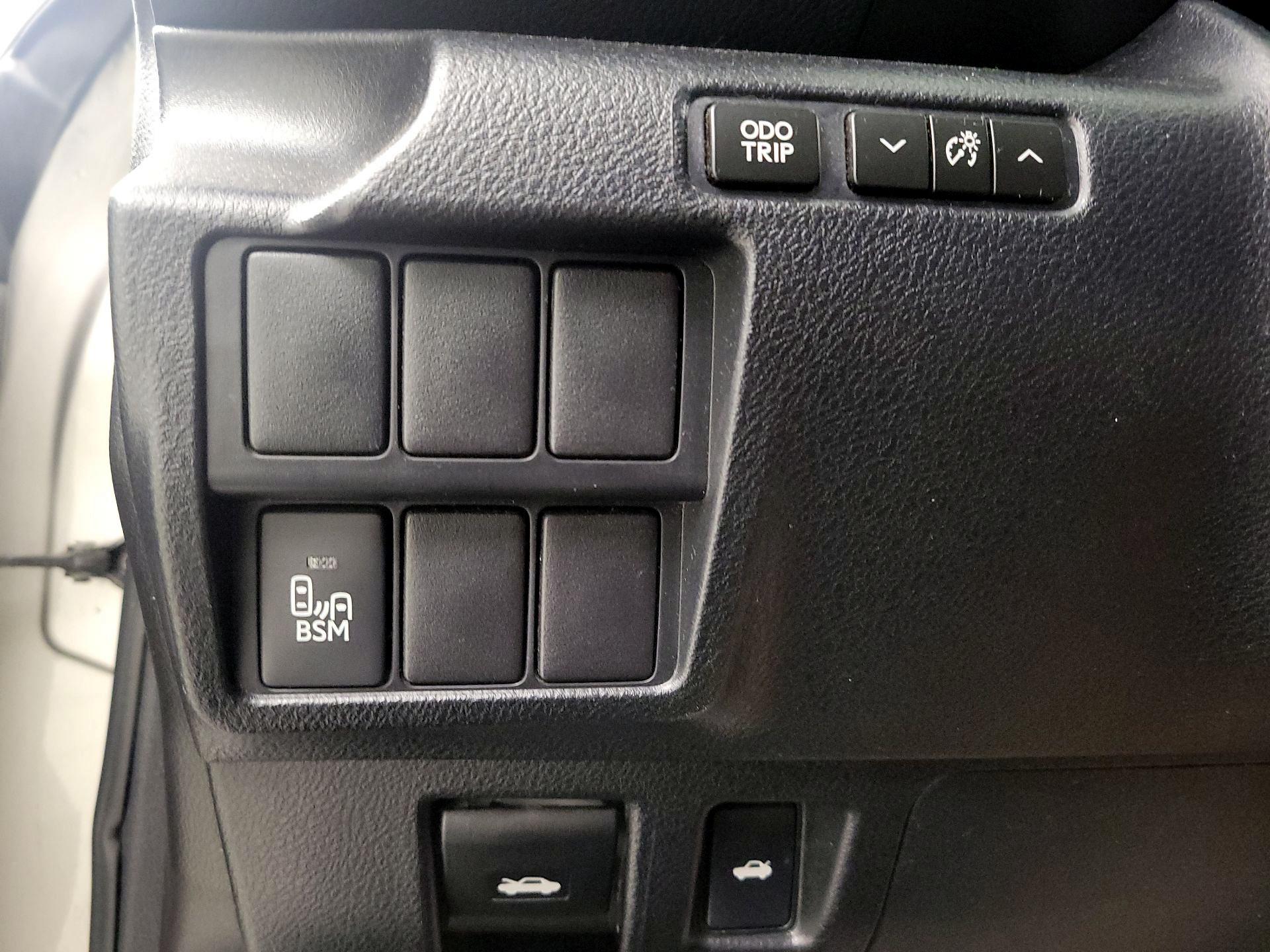 Thumbnail: 2016 Lexus IS - 13