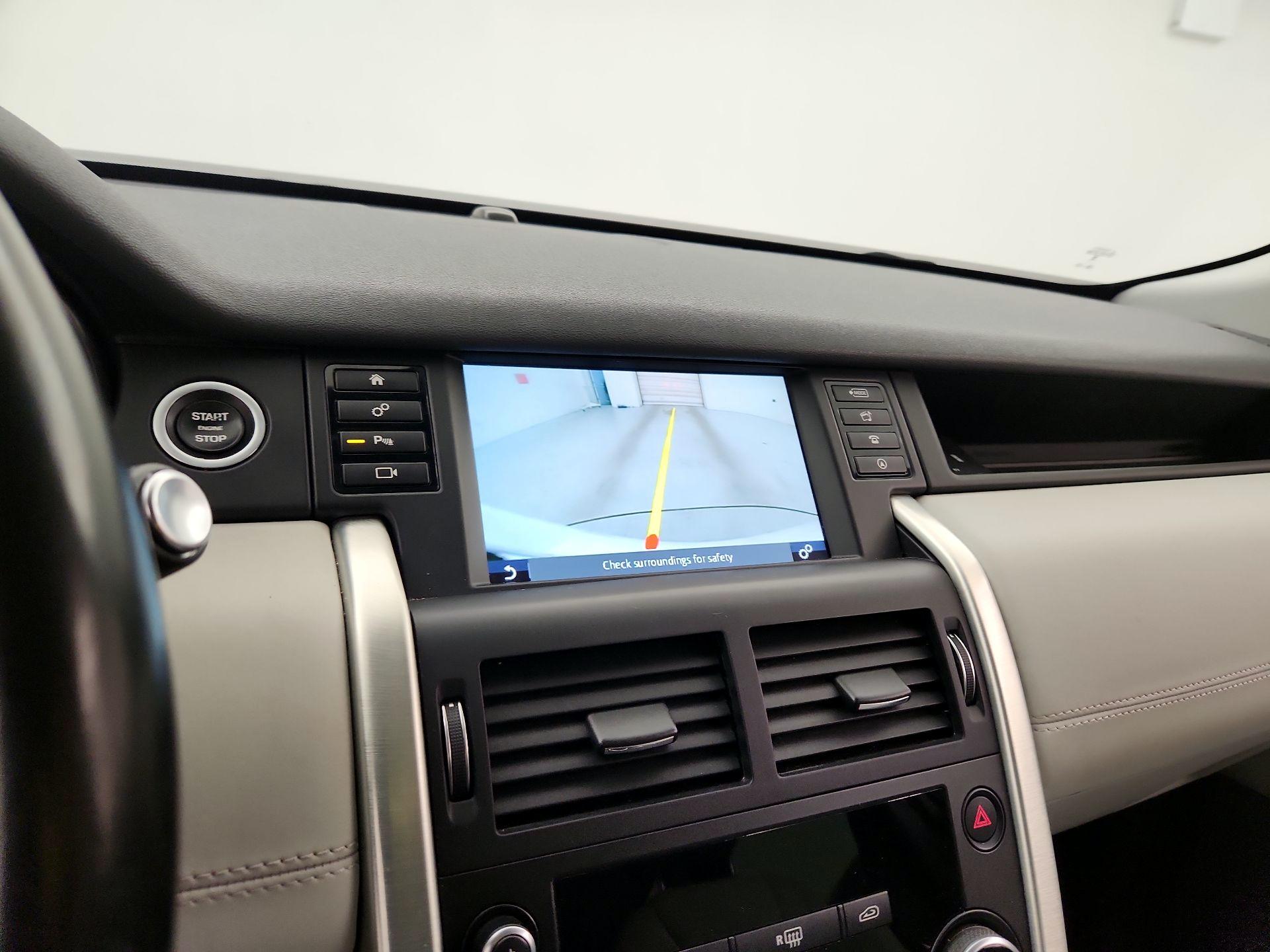 Thumbnail: 2017 Land Rover Discovery Sport - 15