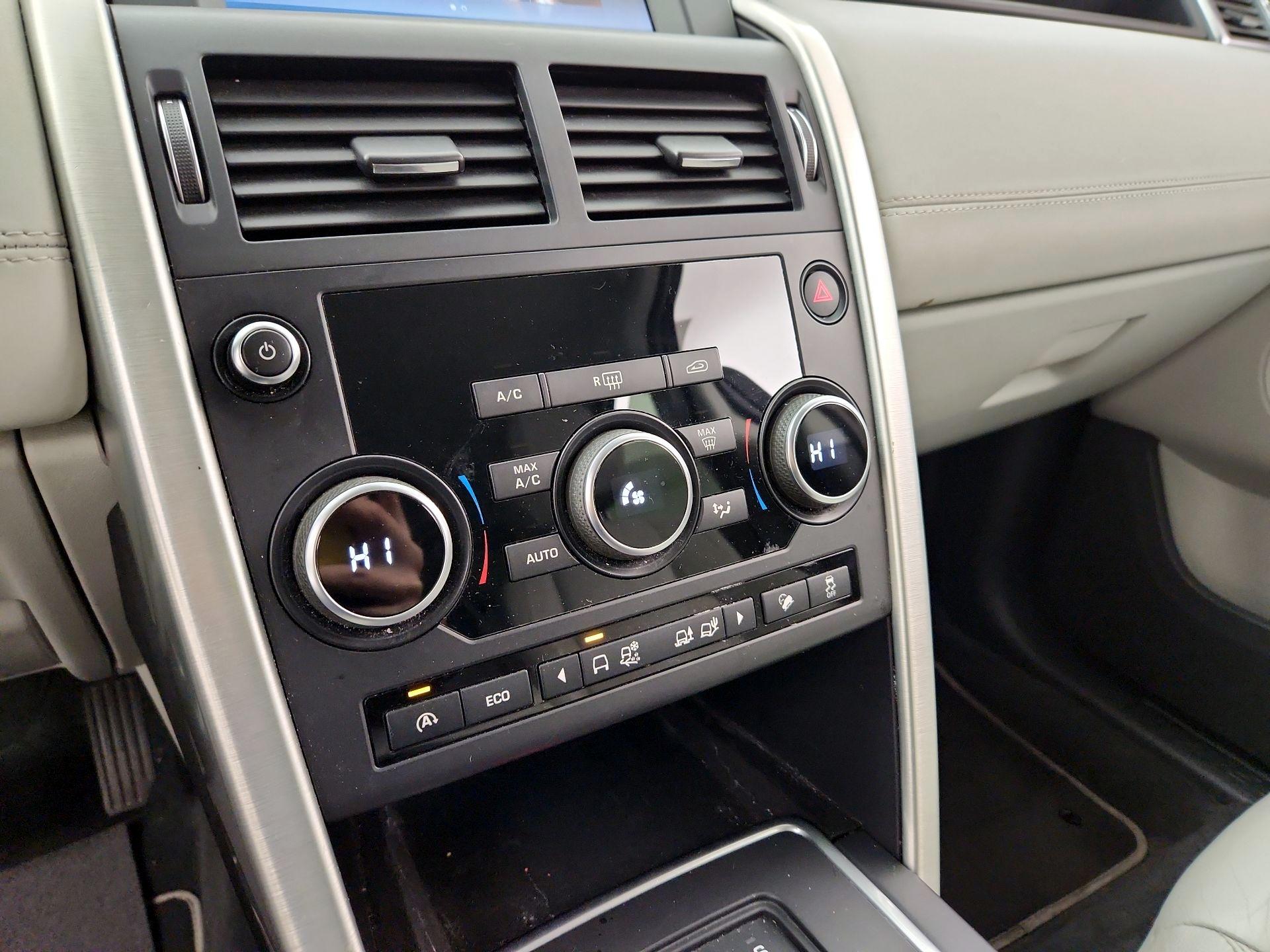 Thumbnail: 2017 Land Rover Discovery Sport - 17