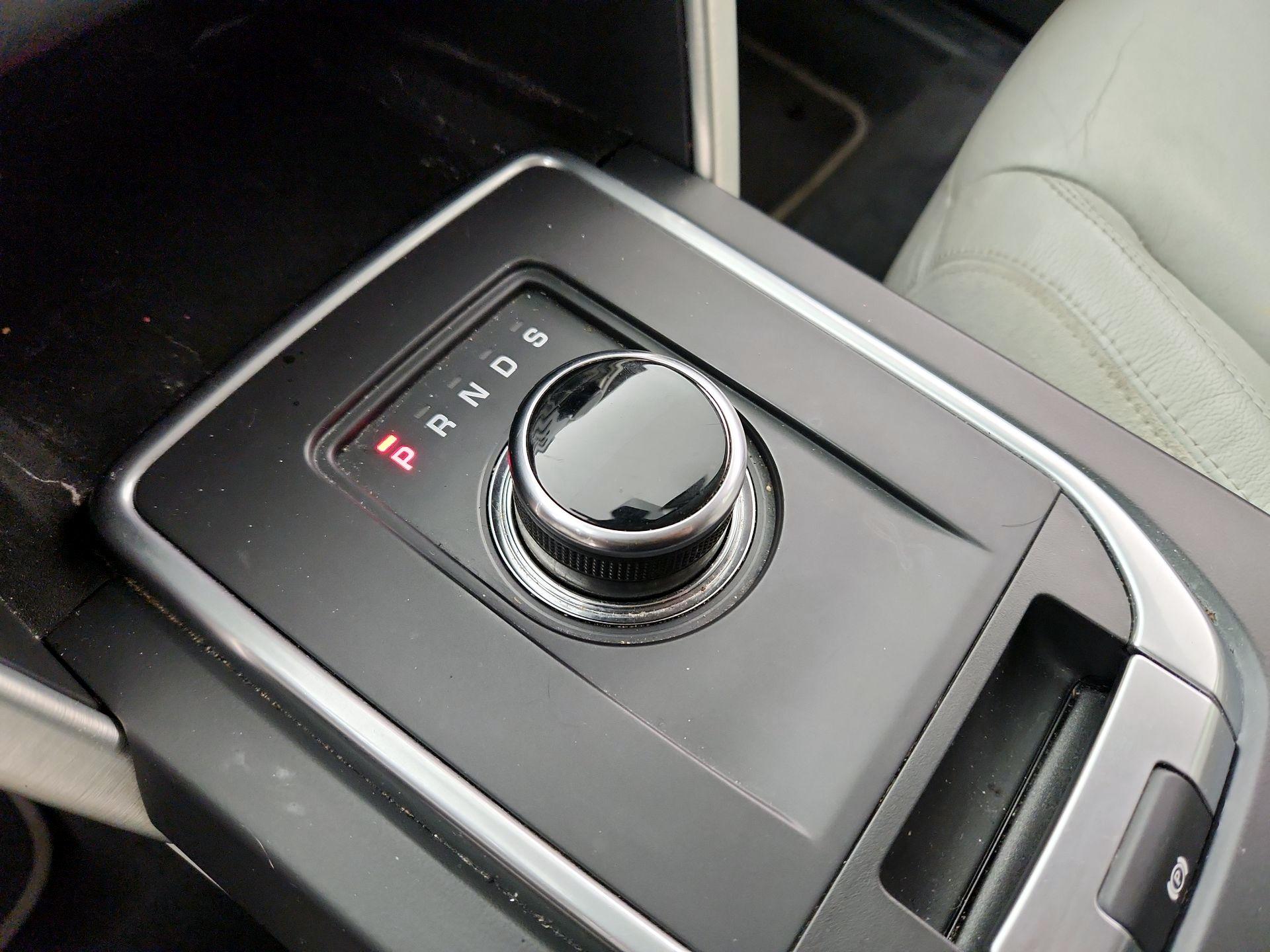 Thumbnail: 2017 Land Rover Discovery Sport - 18