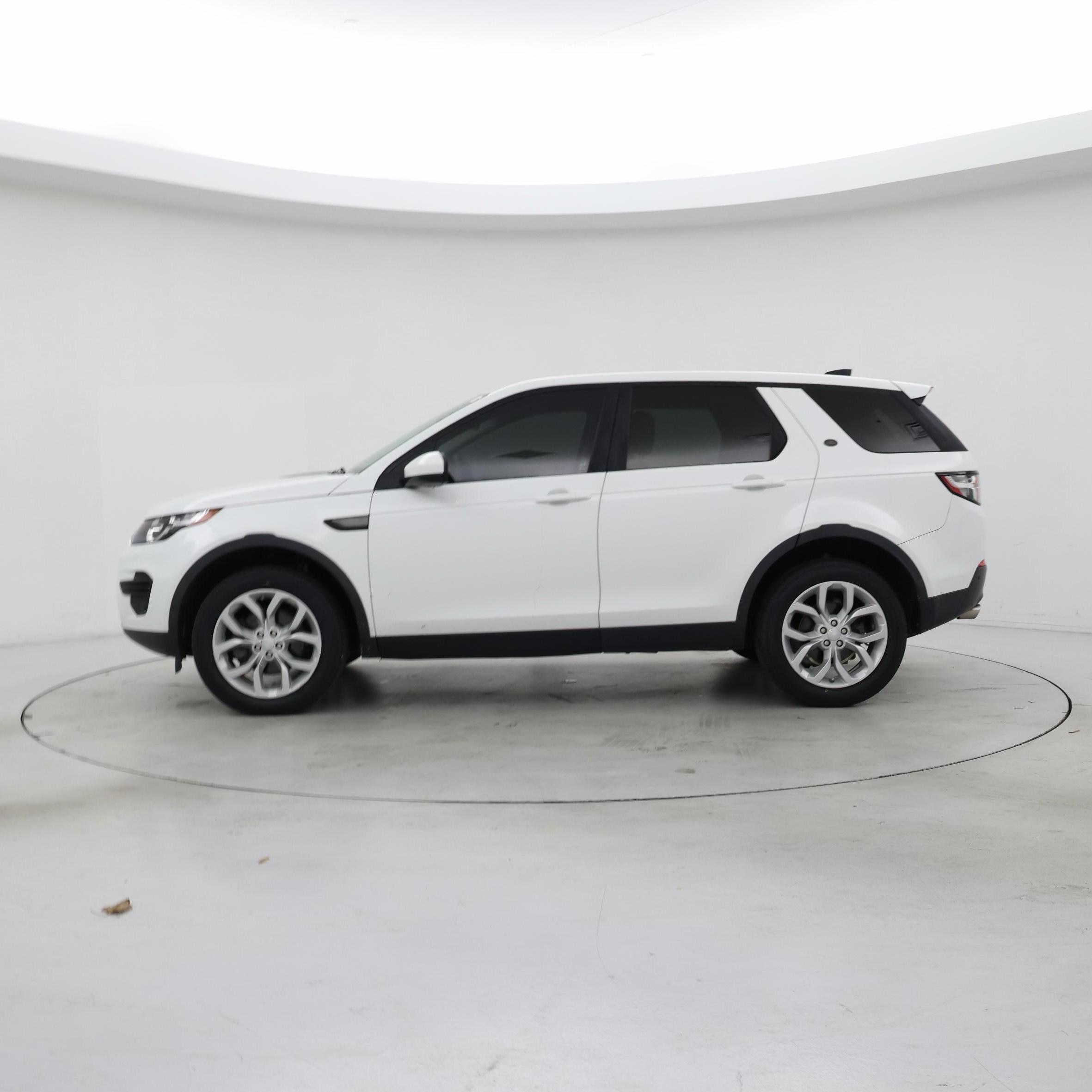 Thumbnail: 2017 Land Rover Discovery Sport - 3