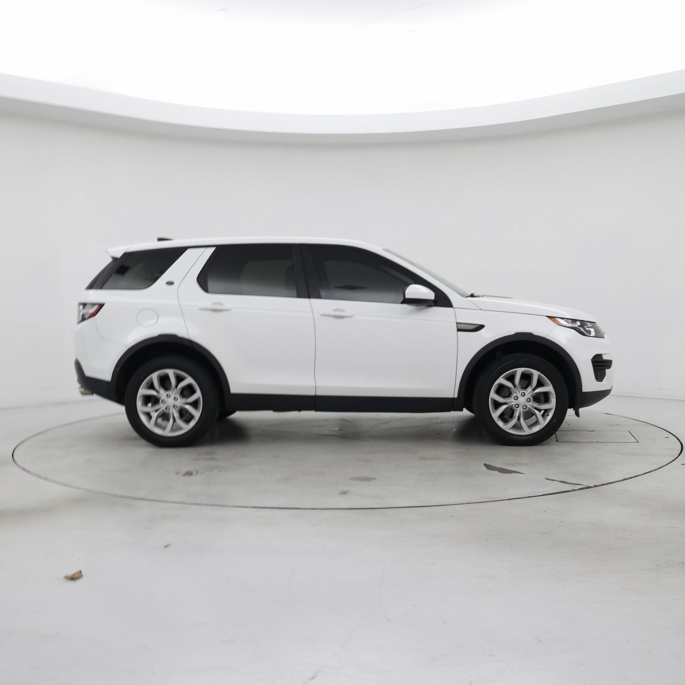 Thumbnail: 2017 Land Rover Discovery Sport - 7