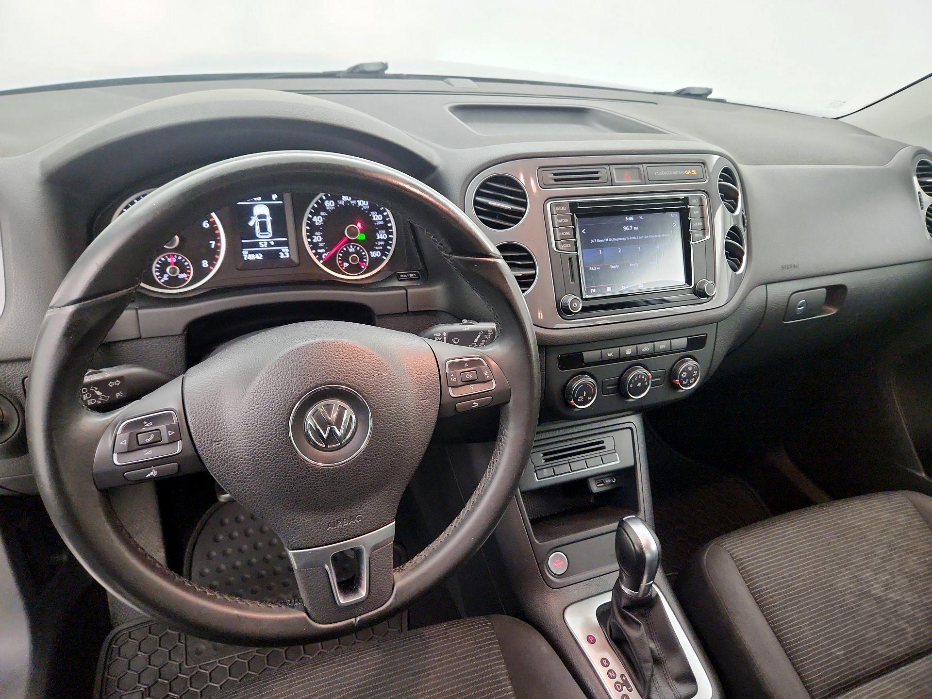 Thumbnail: 2017 Volkswagen Tiguan - 9