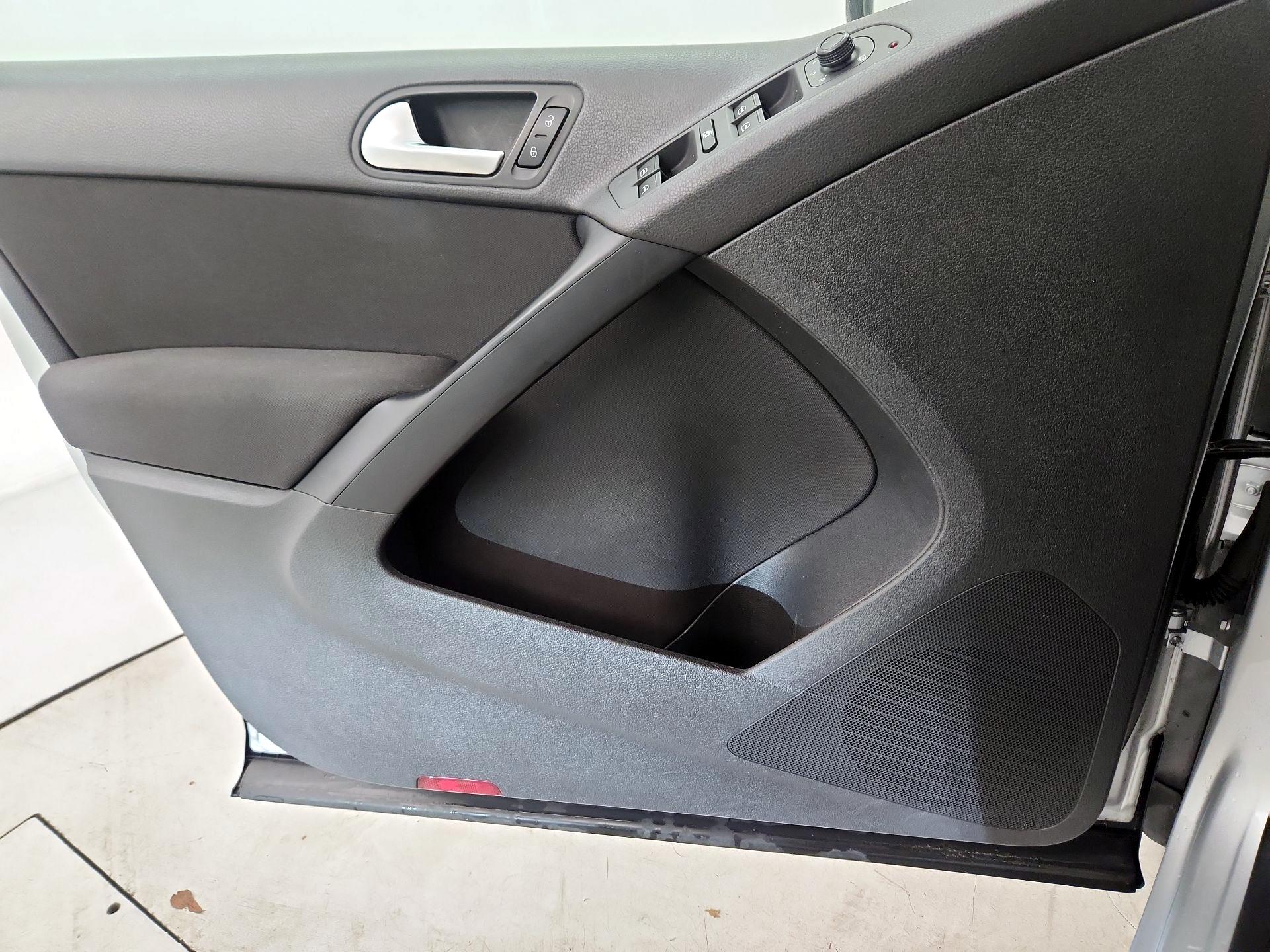 Thumbnail: 2017 Volkswagen Tiguan - 12