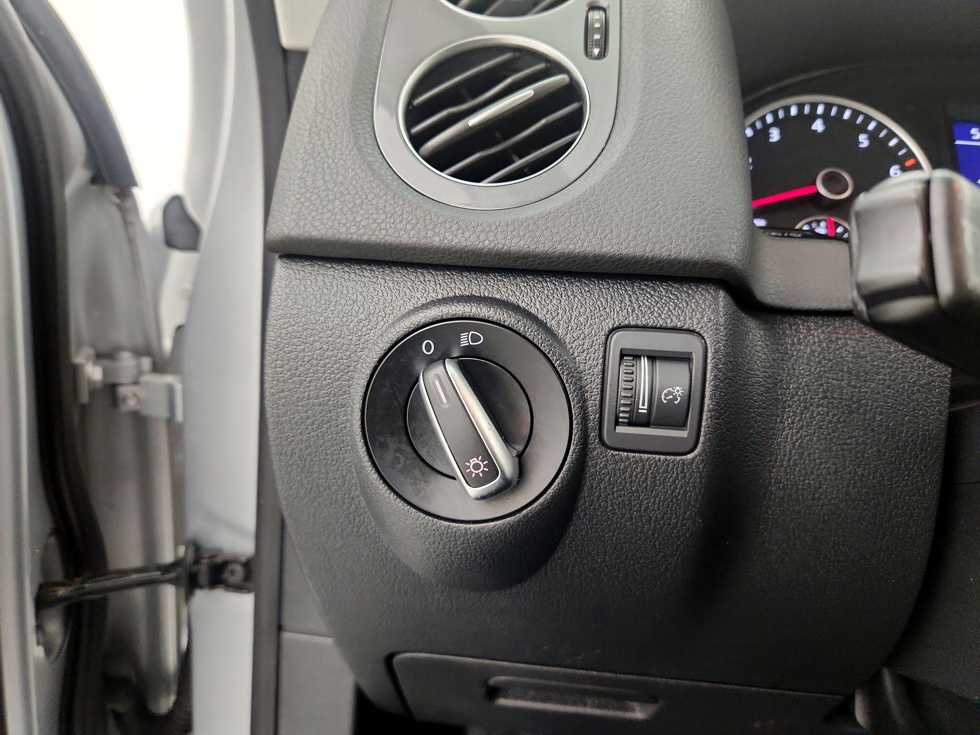 Thumbnail: 2017 Volkswagen Tiguan - 13