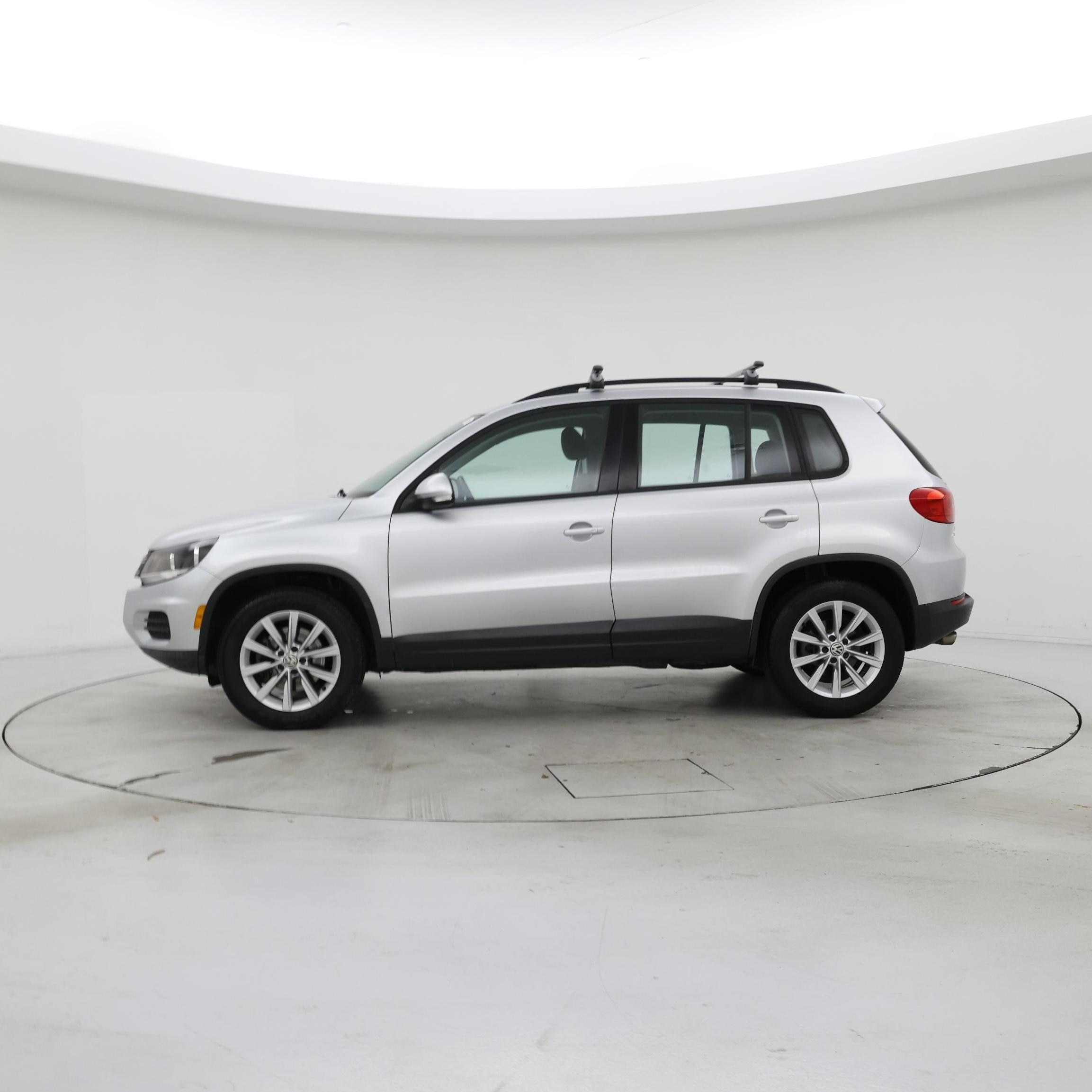 Thumbnail: 2017 Volkswagen Tiguan - 3