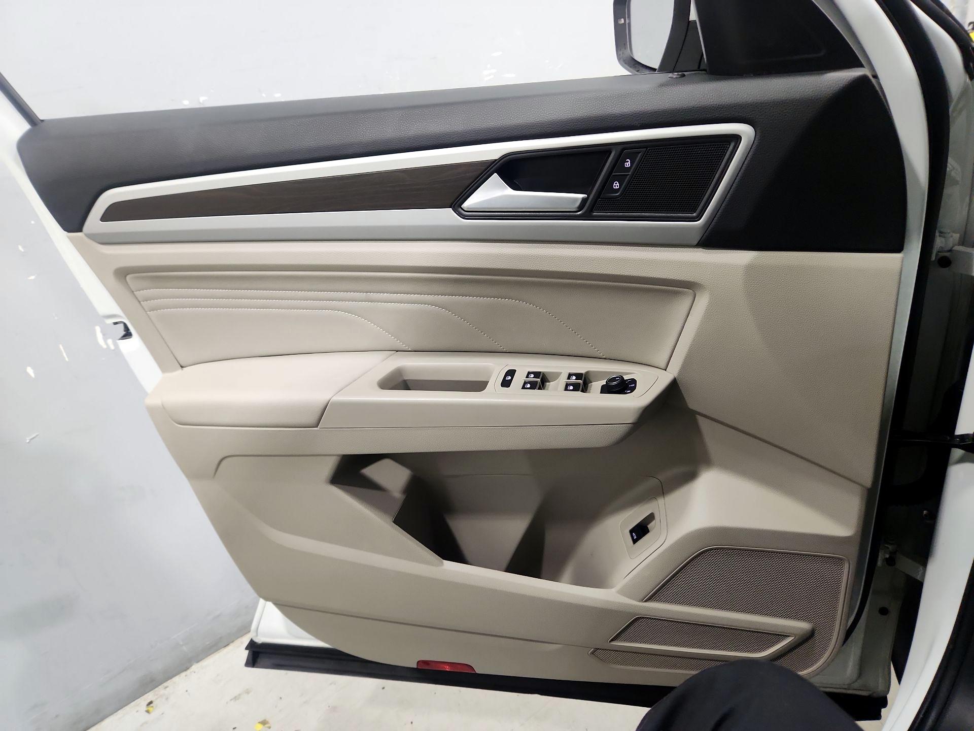 Thumbnail: 2023 Volkswagen Atlas - 12