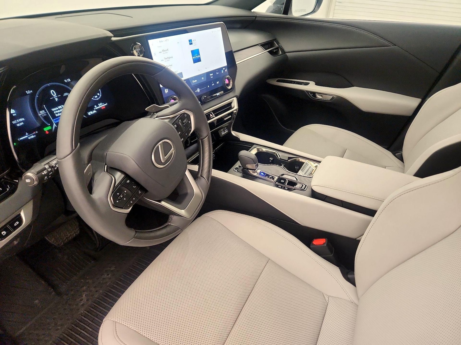2025 Lexus RX Hybrid 350h - Photo 12