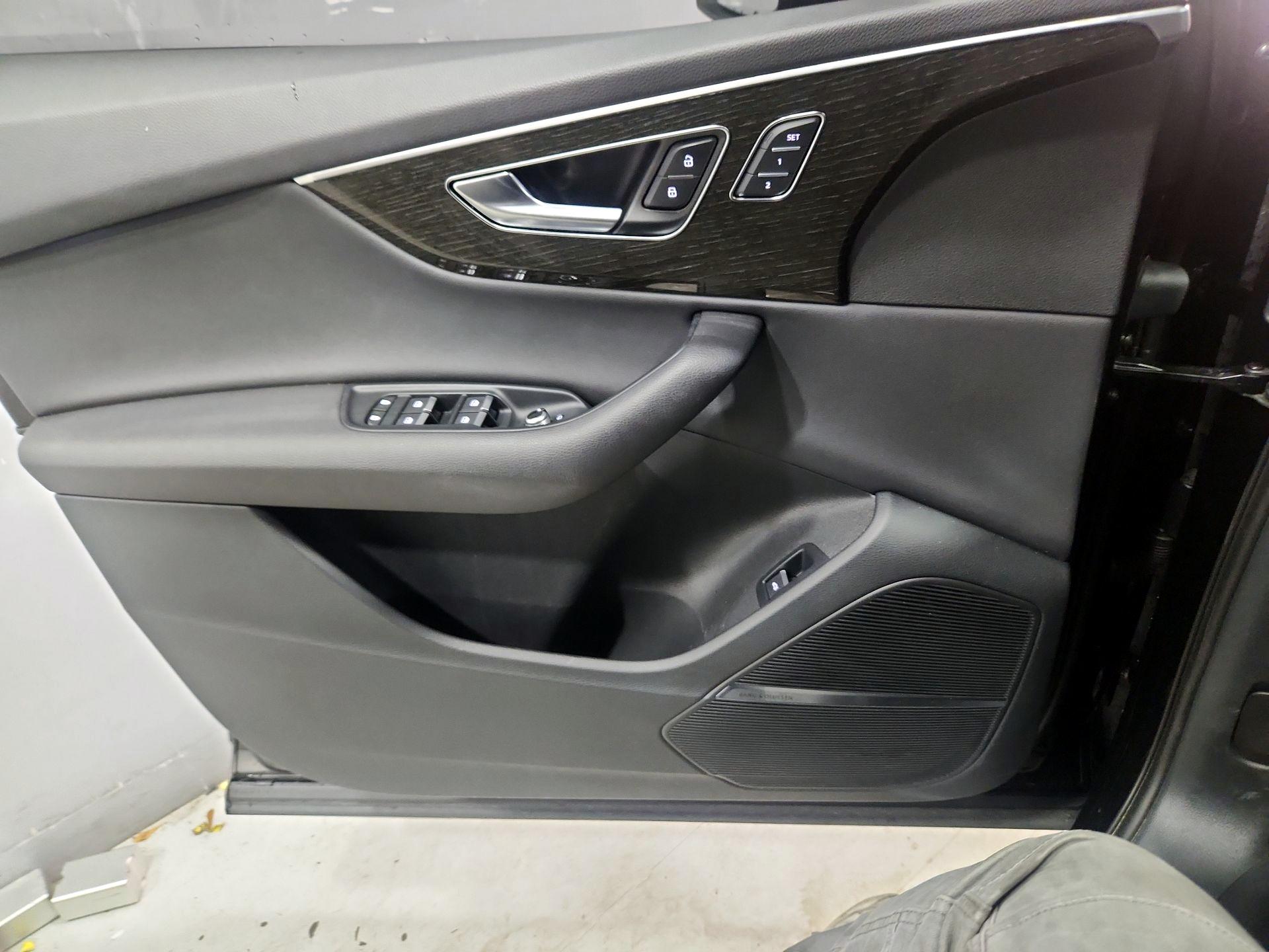 Thumbnail: 2022 Audi Q7 - 12