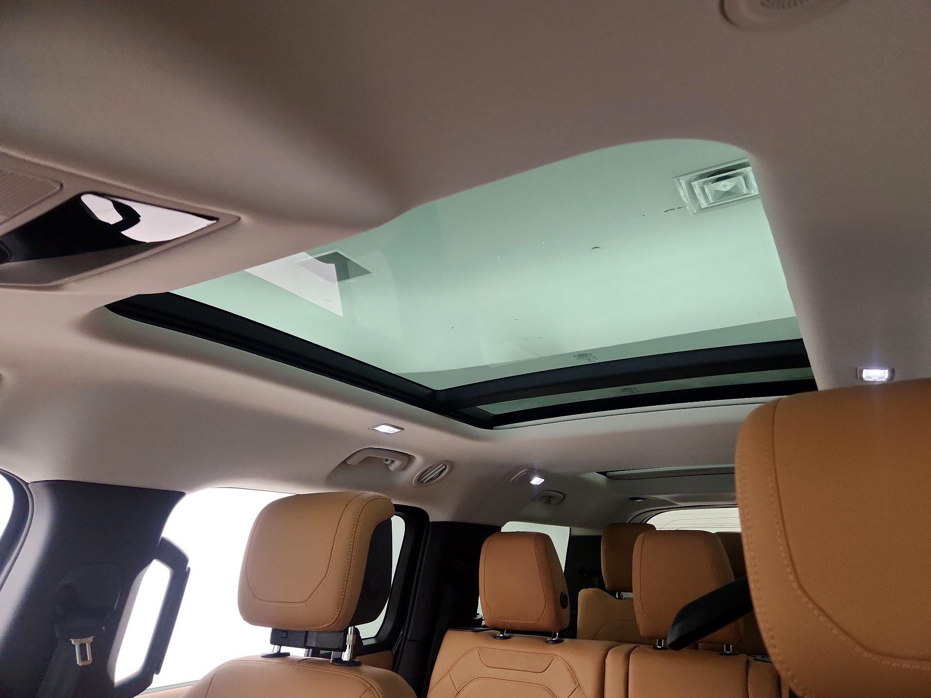 Thumbnail: 2023 Land Rover Defender - 20