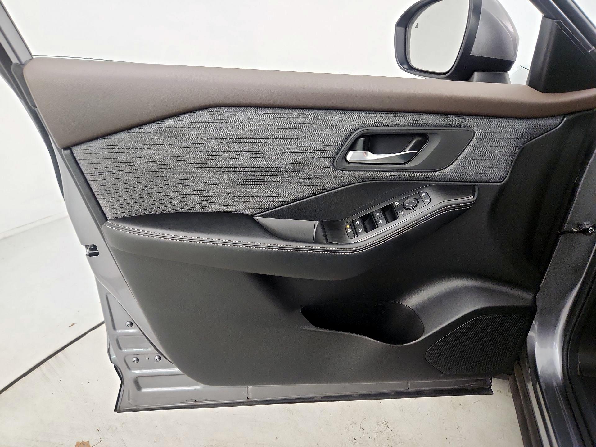 Thumbnail: 2023 Nissan Rogue - 12