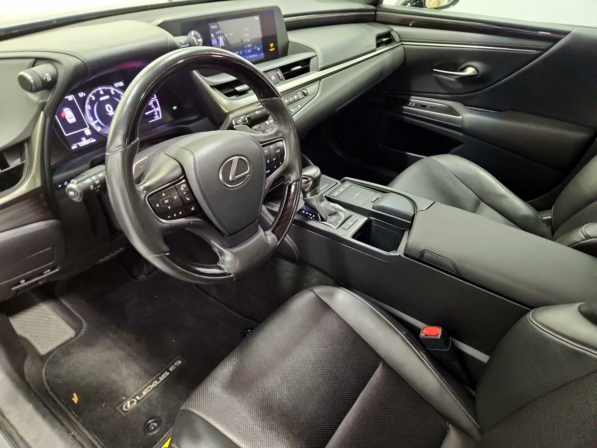 Thumbnail: 2019 Lexus ES - 11