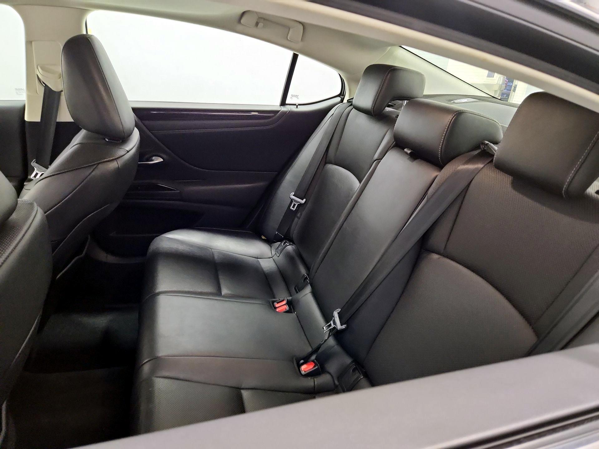 Thumbnail: 2019 Lexus ES - 18