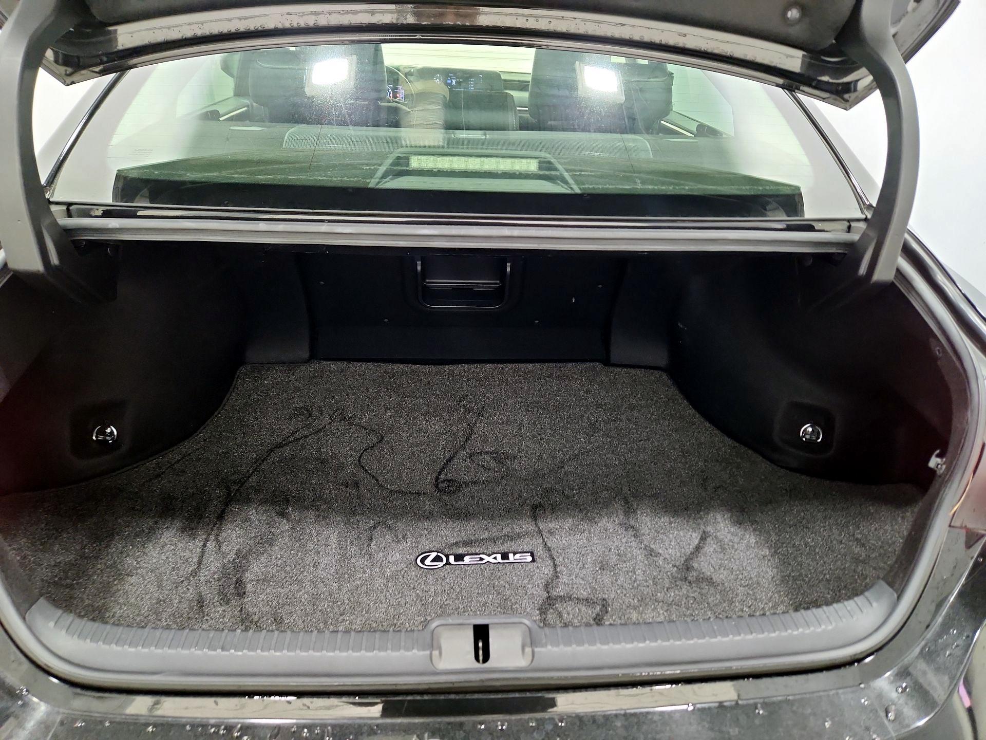 Thumbnail: 2019 Lexus ES - 19