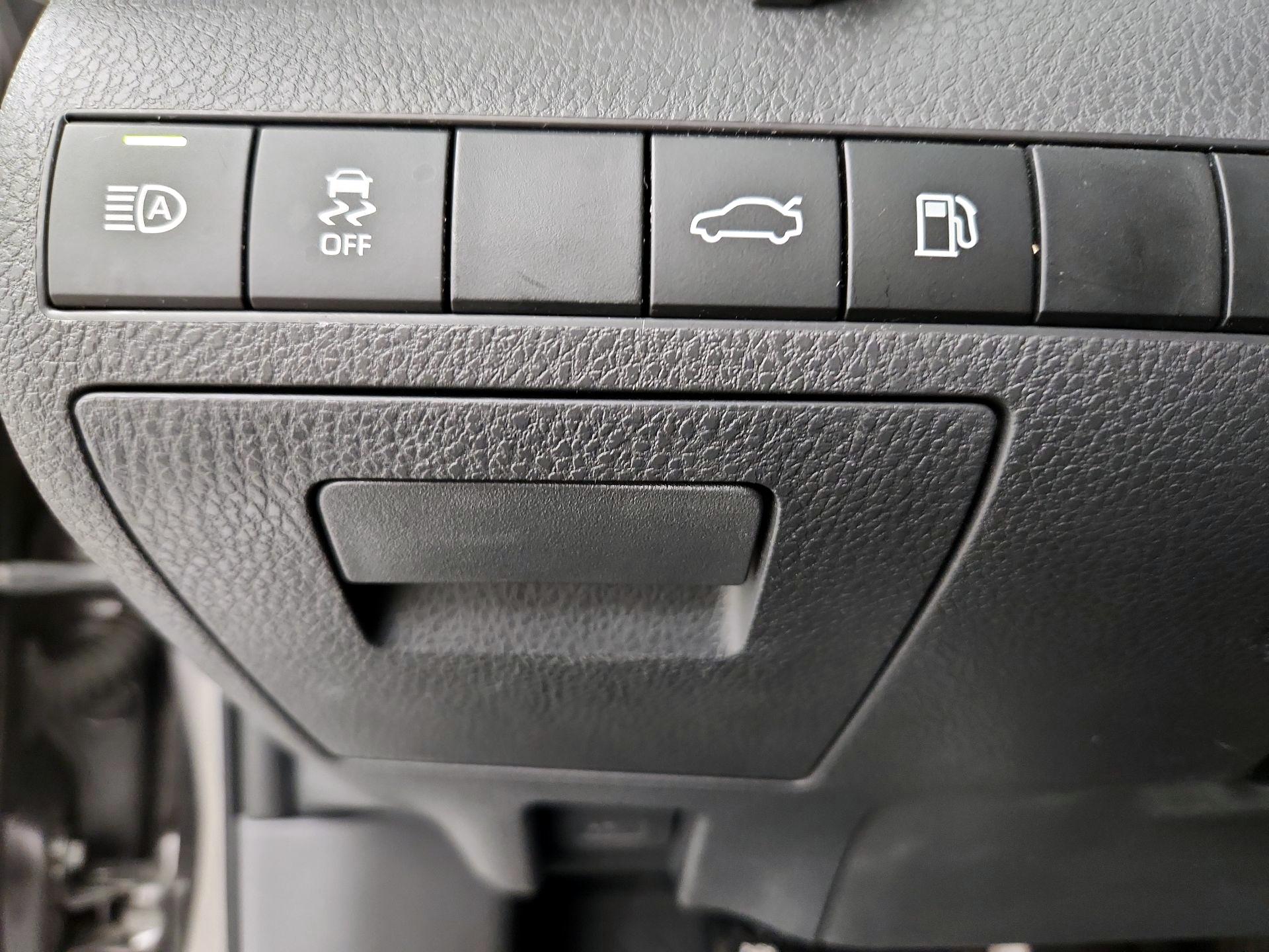 Thumbnail: 2018 Toyota Camry - 11