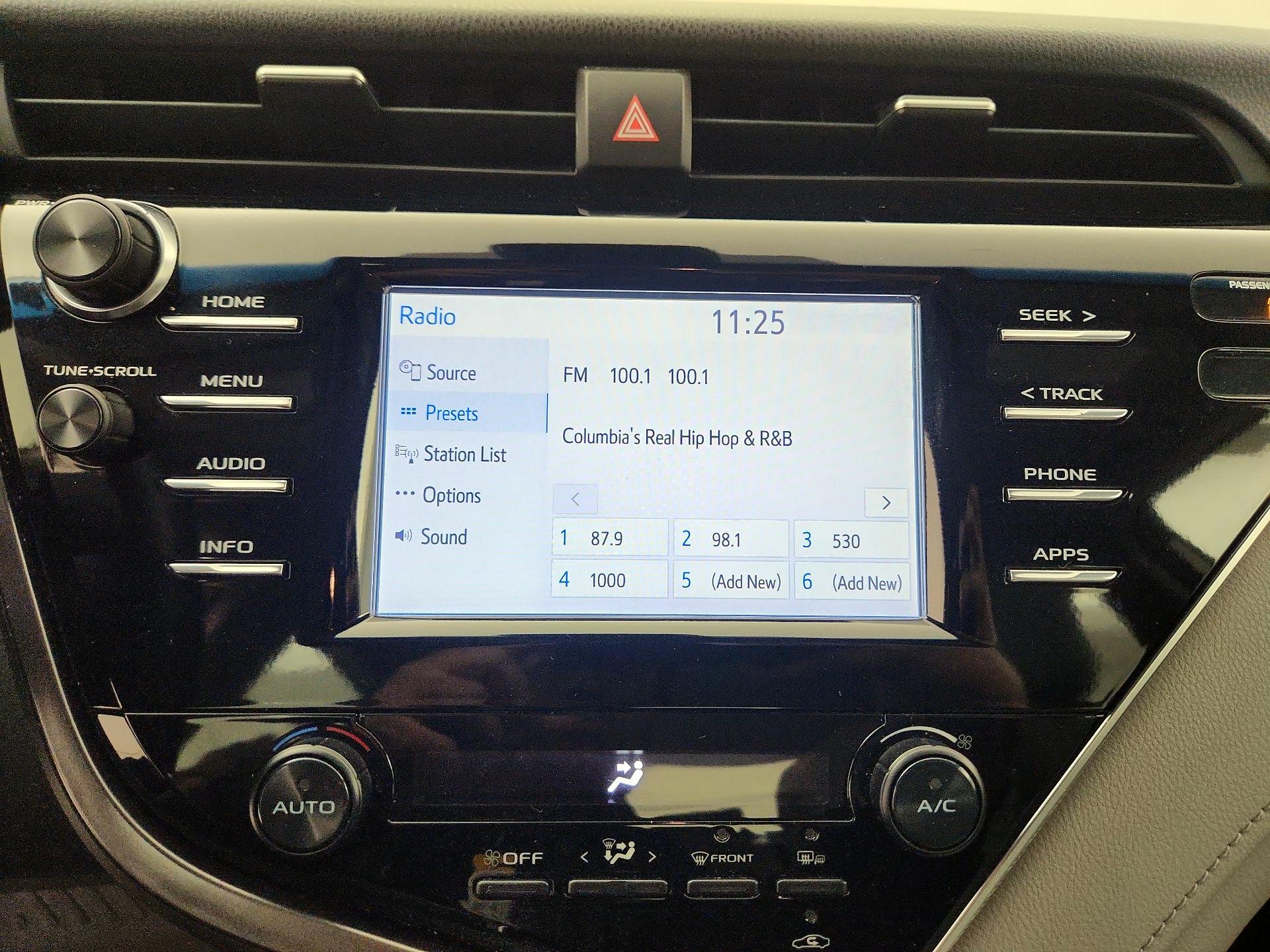 Thumbnail: 2018 Toyota Camry - 13