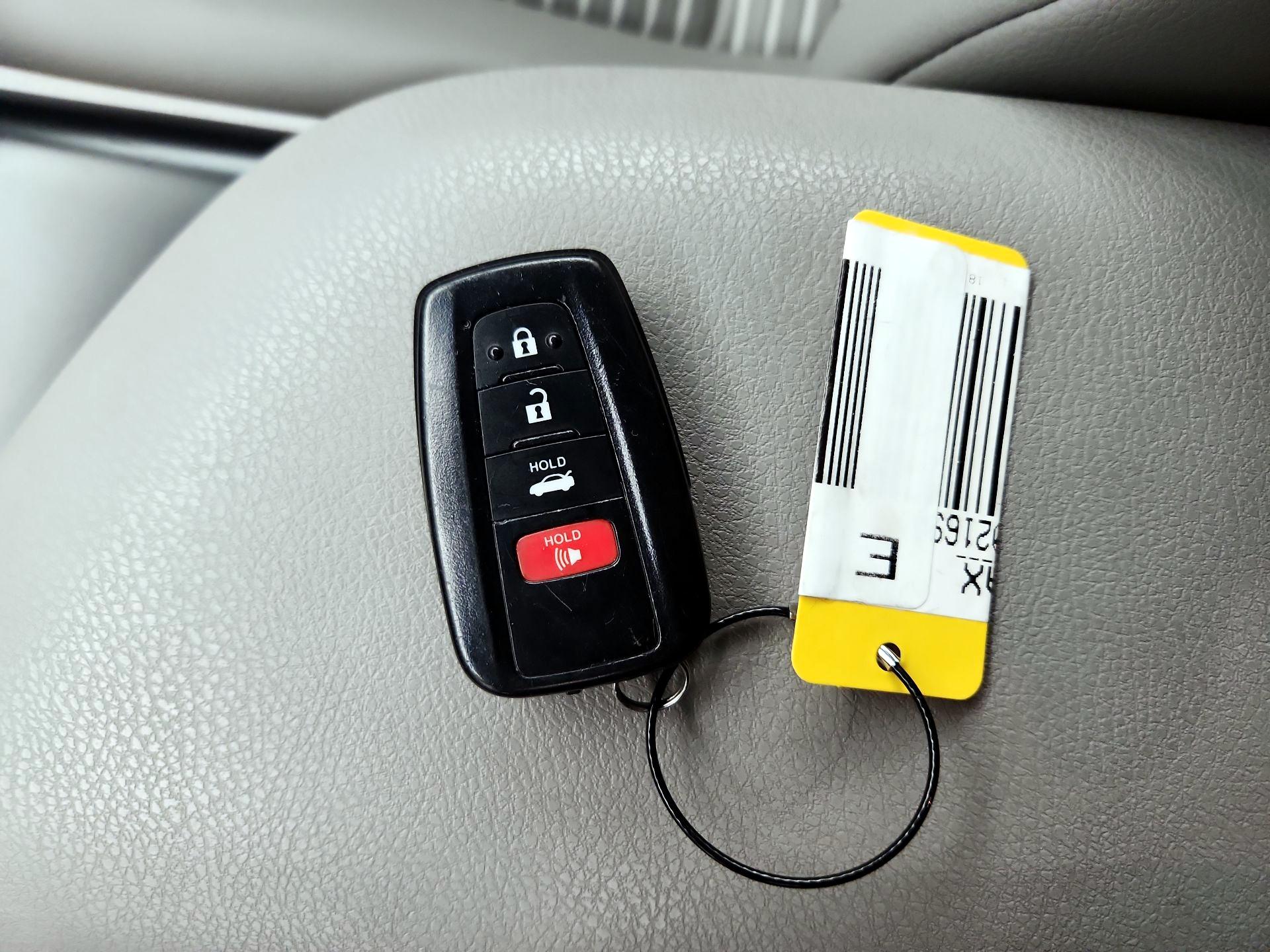 Thumbnail: 2018 Toyota Camry - 20