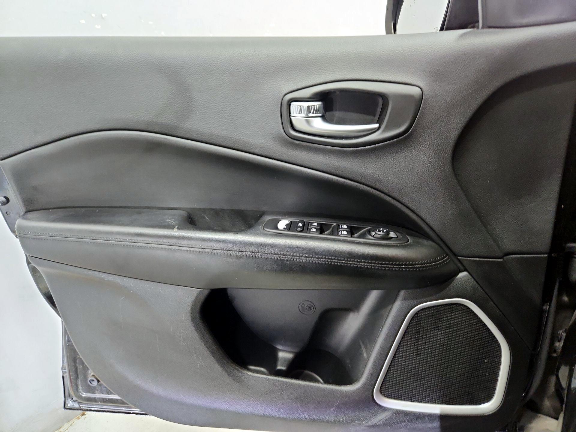 Thumbnail: 2019 Jeep Compass - 12