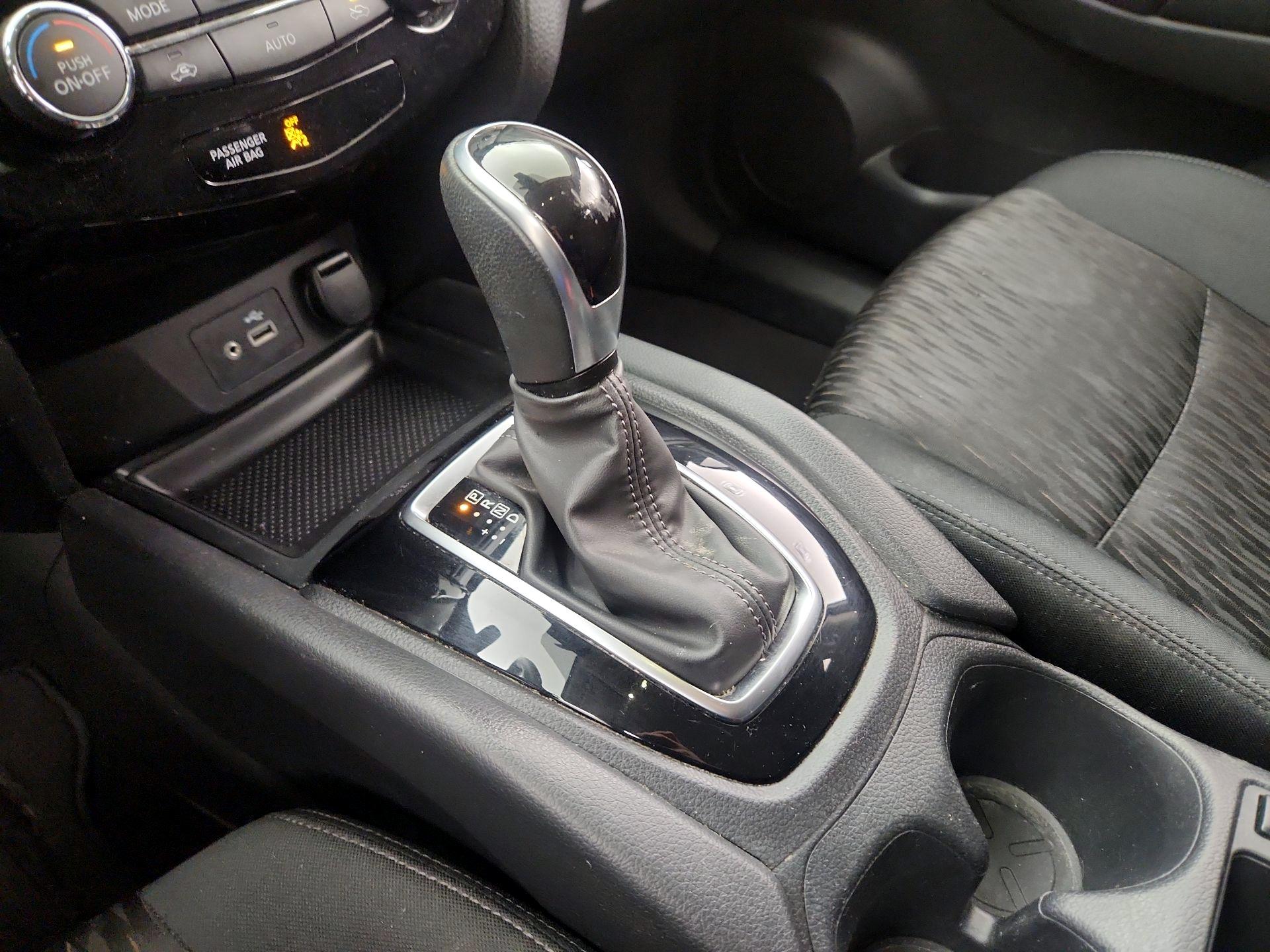 Thumbnail: 2020 Nissan Rogue - 17