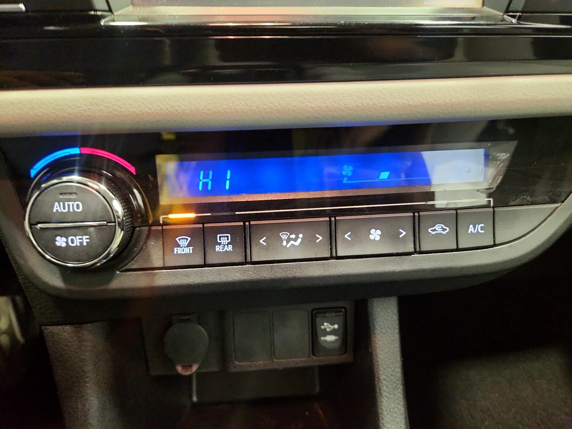 Thumbnail: 2016 Toyota Corolla - 16