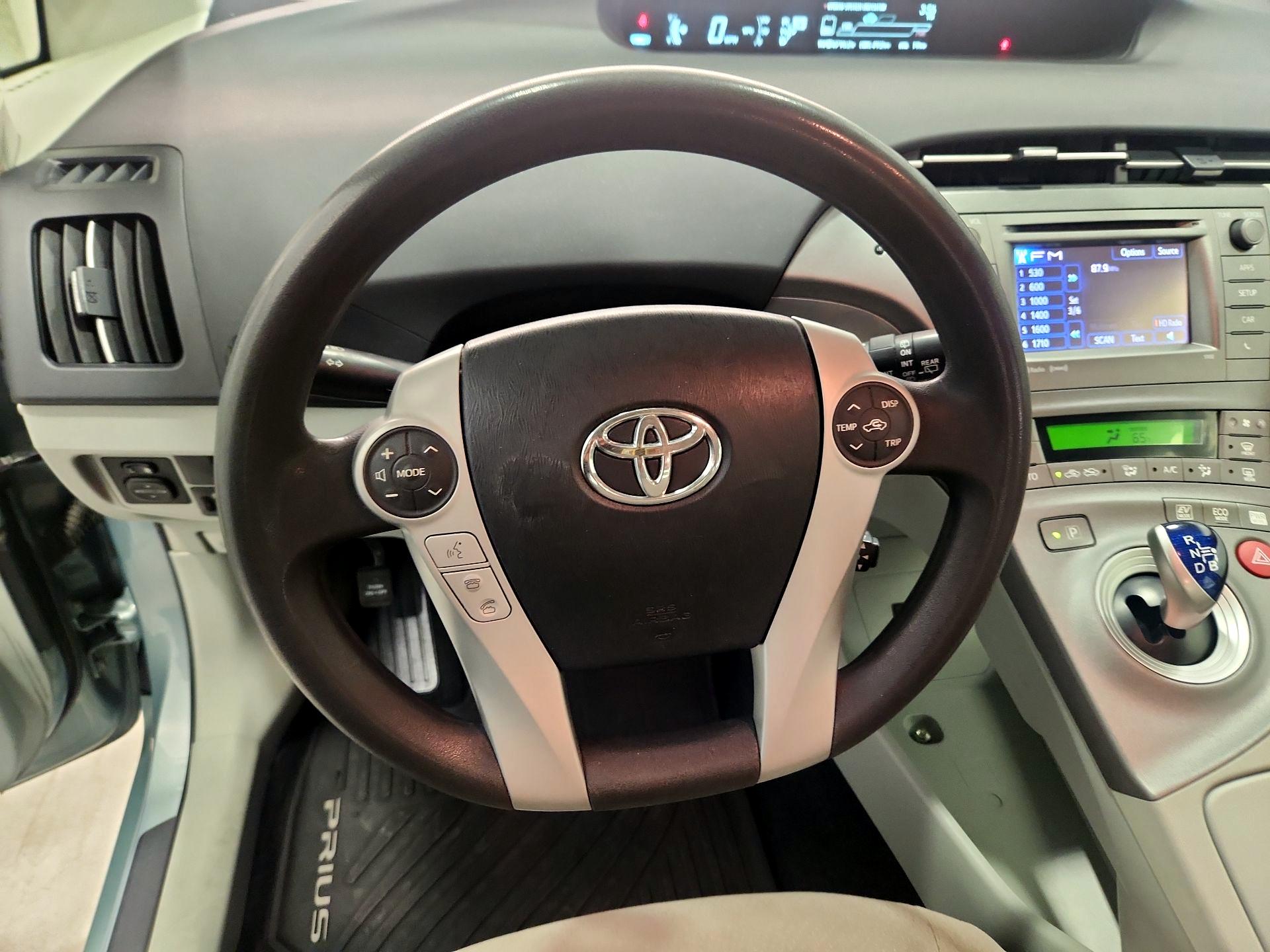 Thumbnail: 2014 Toyota Prius - 10