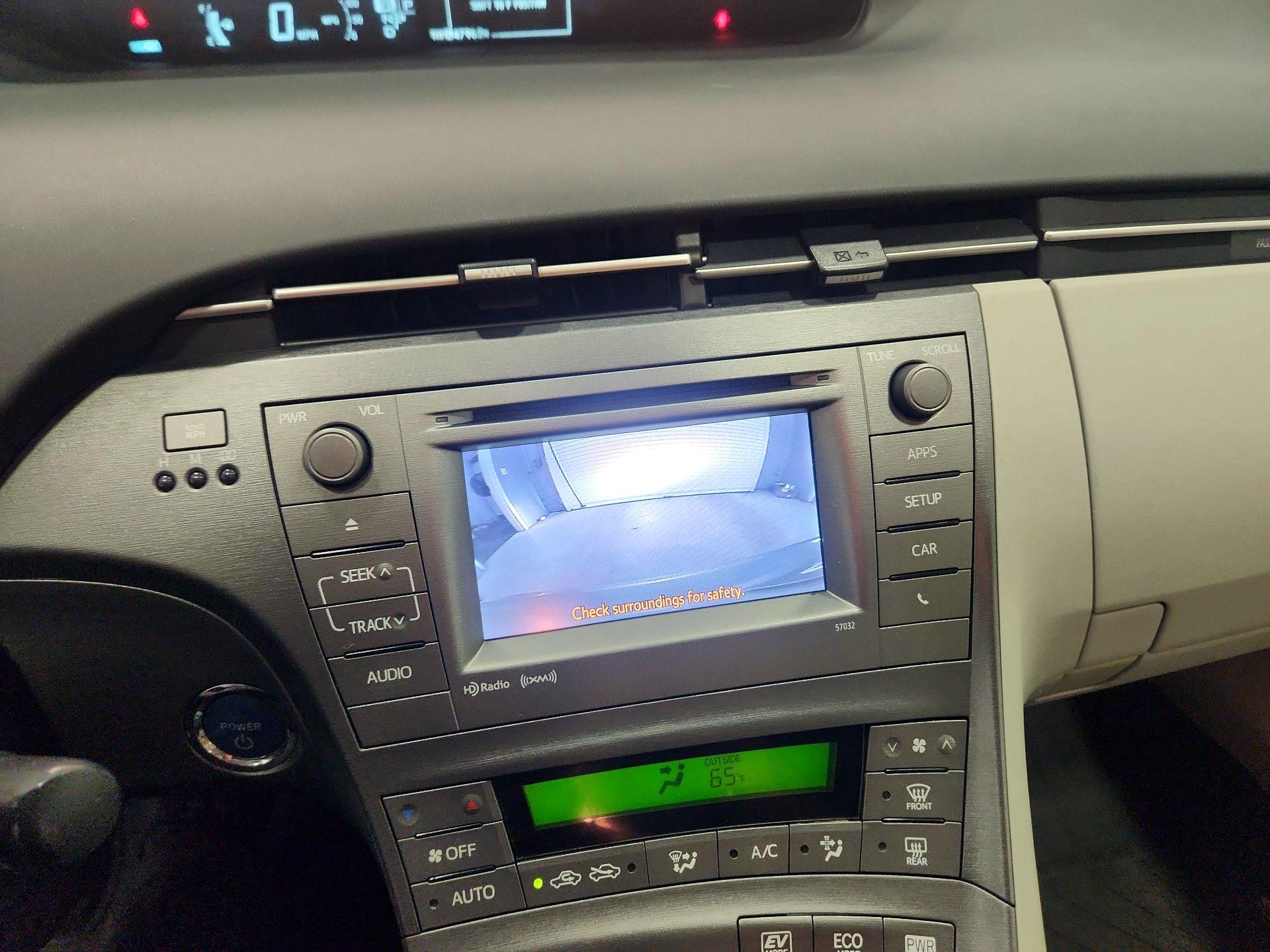 Thumbnail: 2014 Toyota Prius - 14