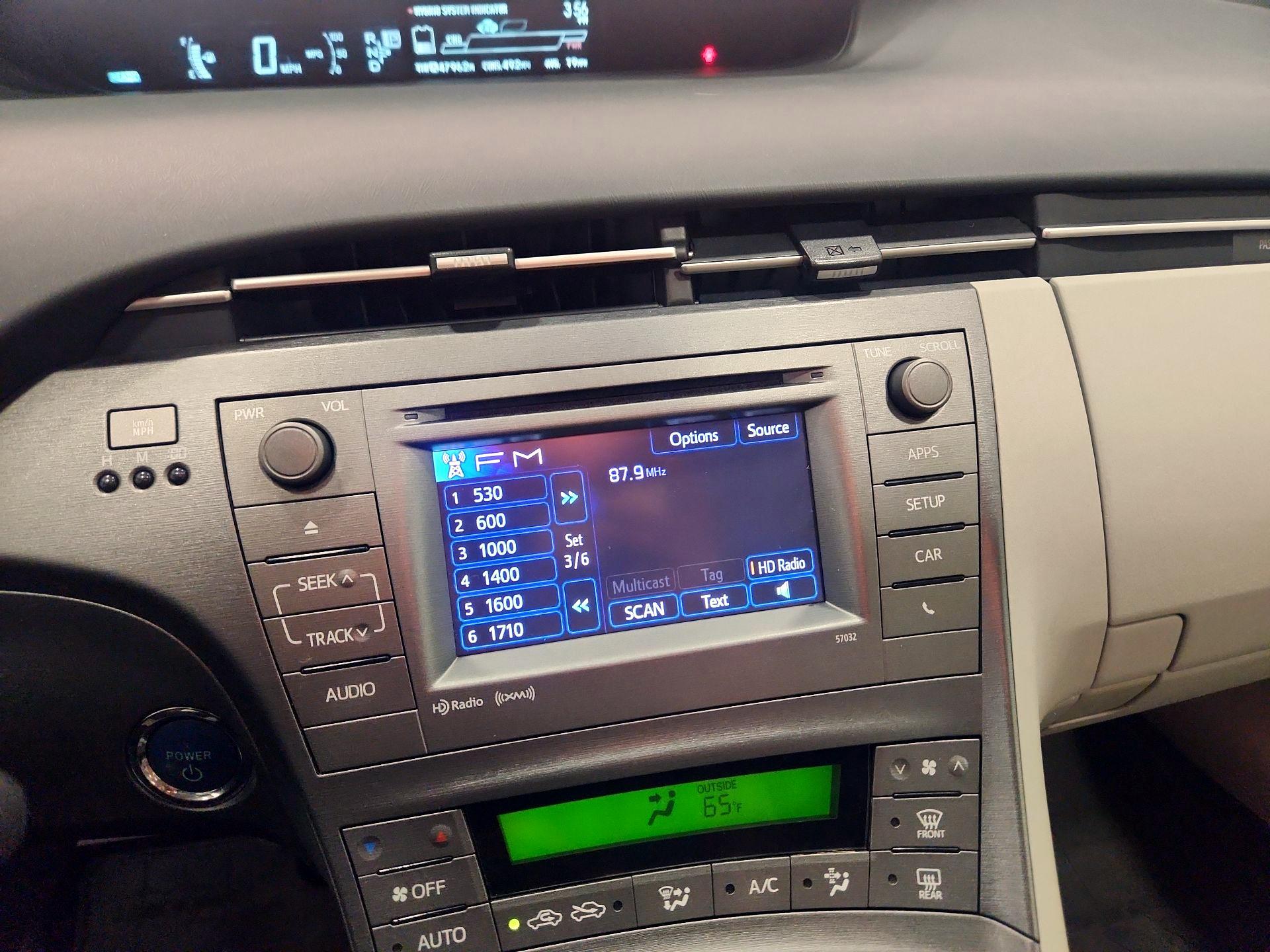 Thumbnail: 2014 Toyota Prius - 15