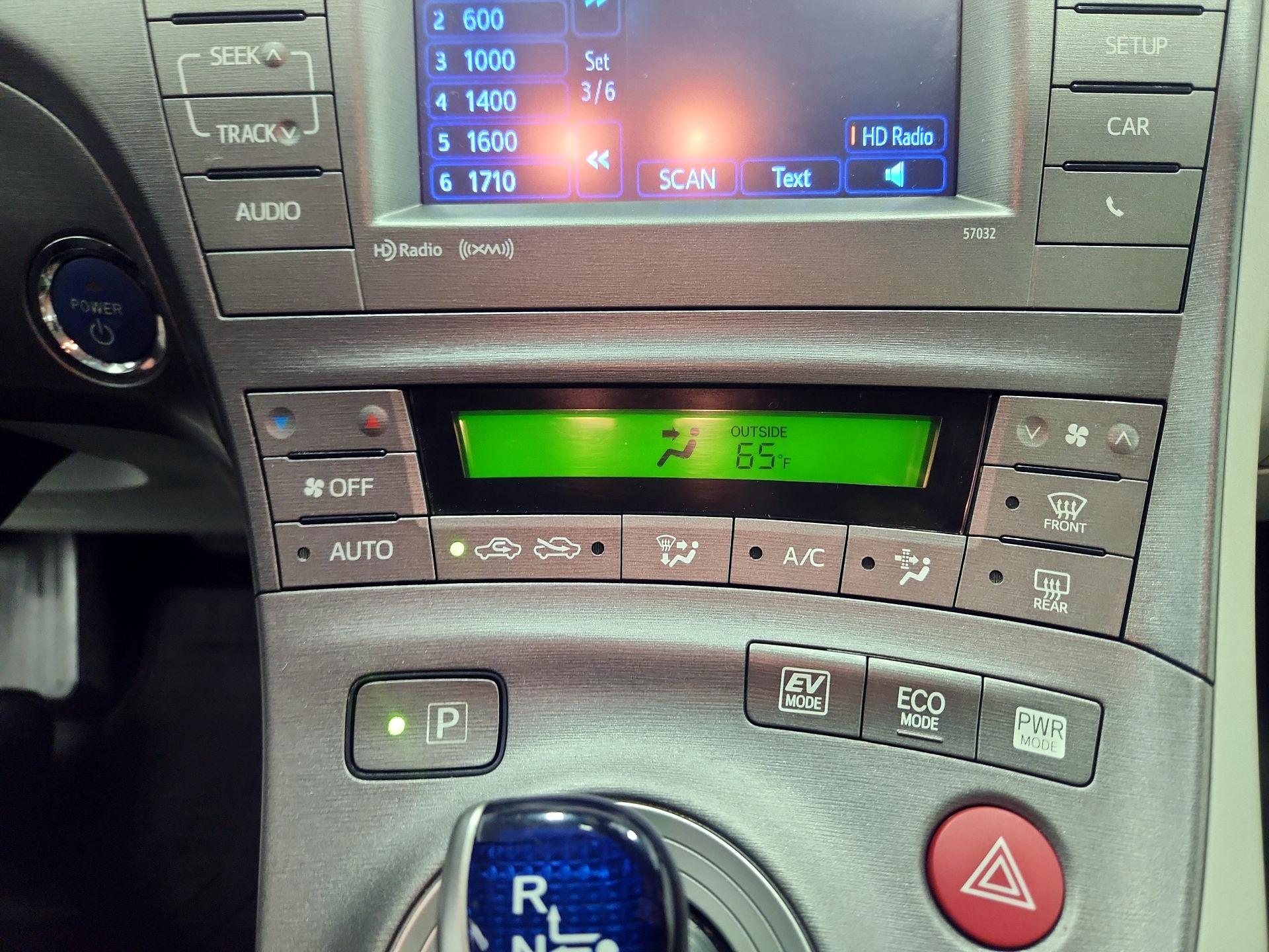 Thumbnail: 2014 Toyota Prius - 16