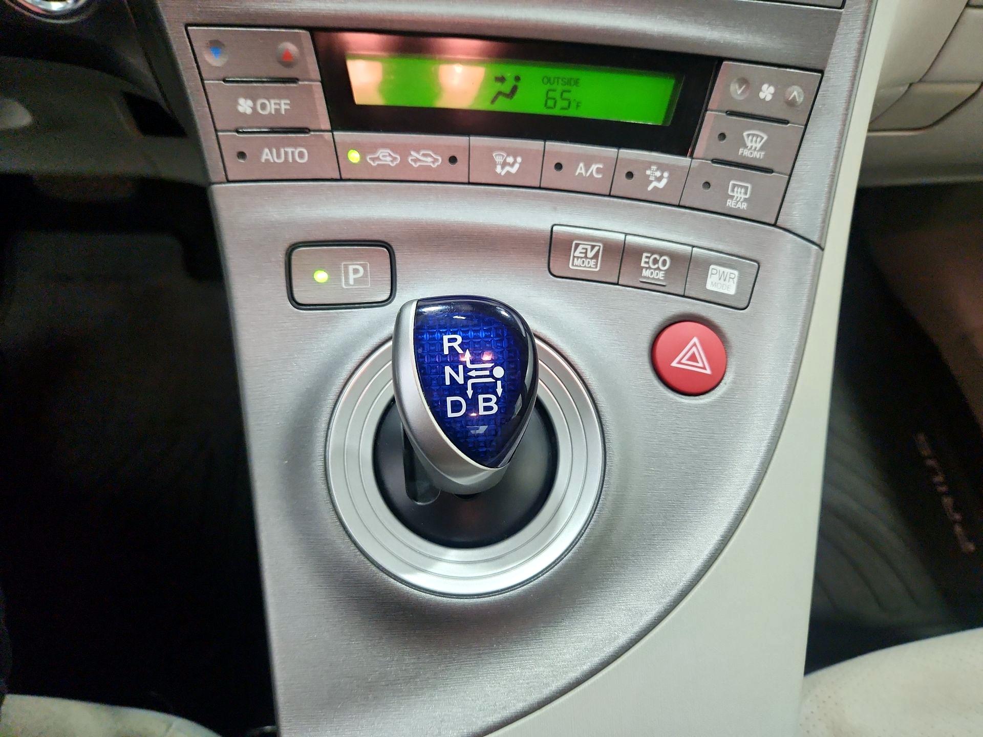 Thumbnail: 2014 Toyota Prius - 17