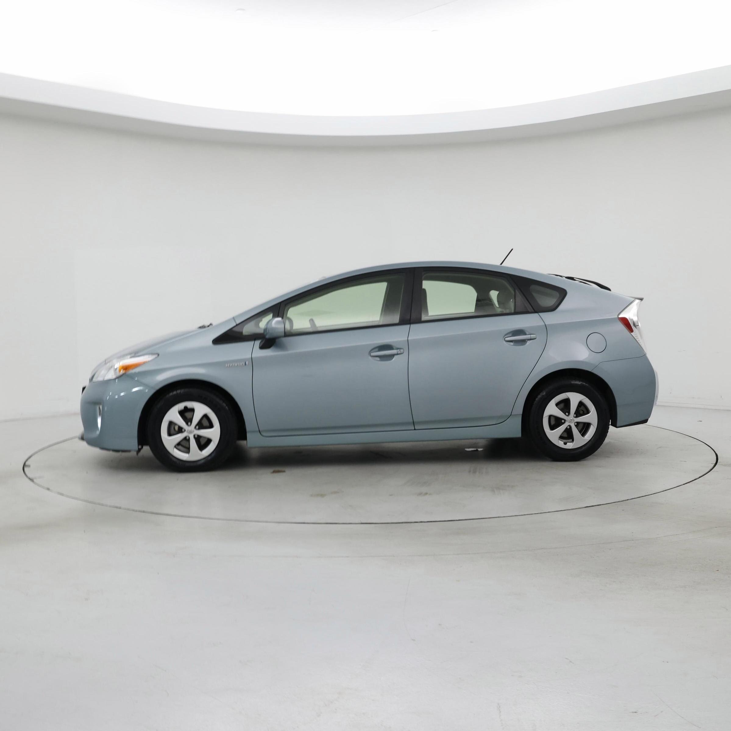 Thumbnail: 2014 Toyota Prius - 3